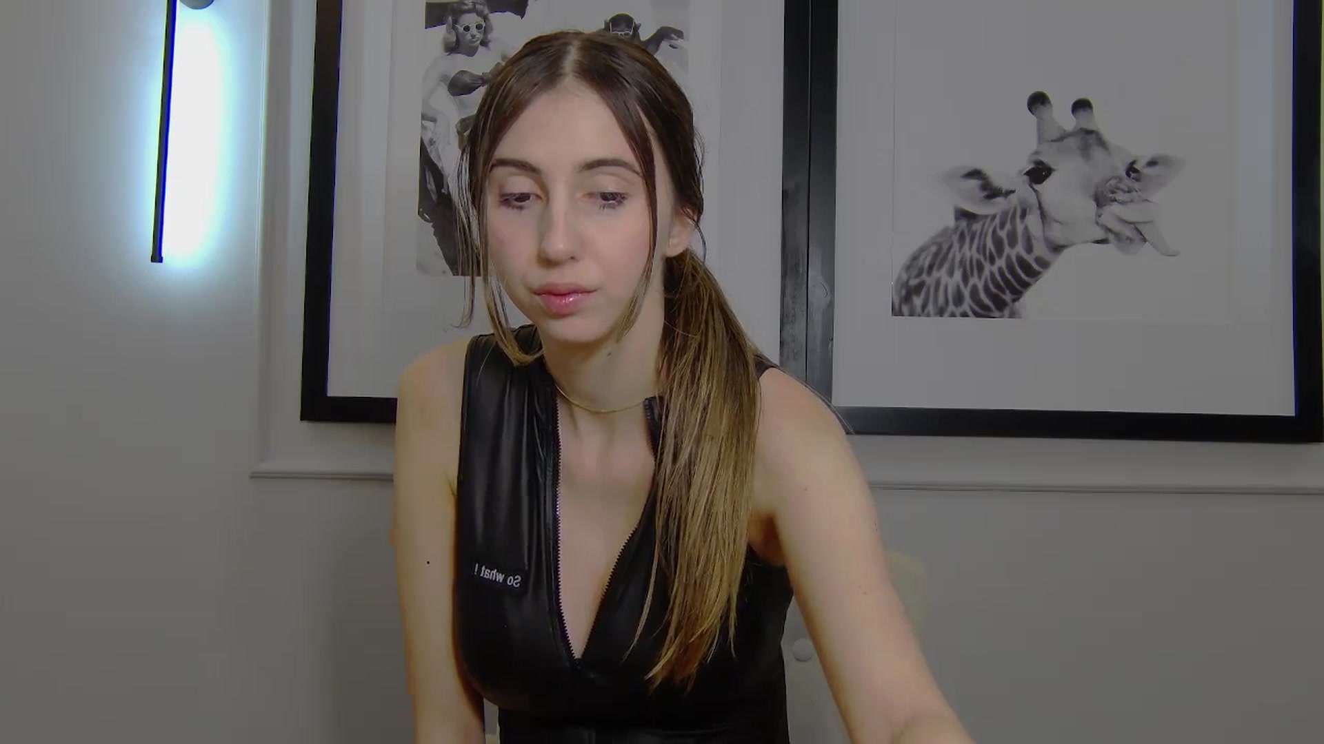 Gallery image thumbnail from Artemiss's myfreecams stream on, 03/20/2025, 20:20 image 2 of 20