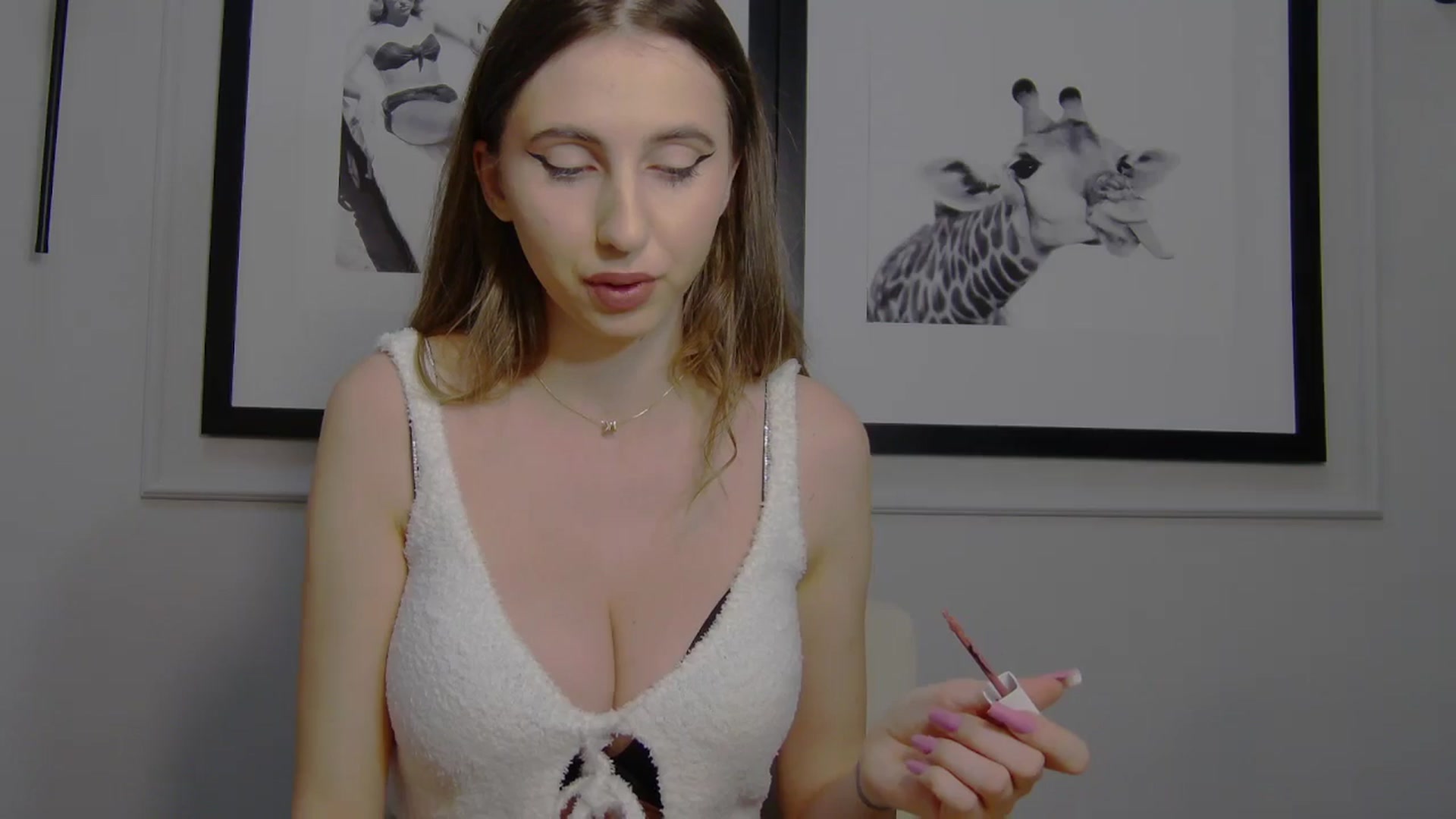 Gallery image thumbnail from Artemiss's myfreecams stream on, 03/21/2025, 23:12 image 12 of 20