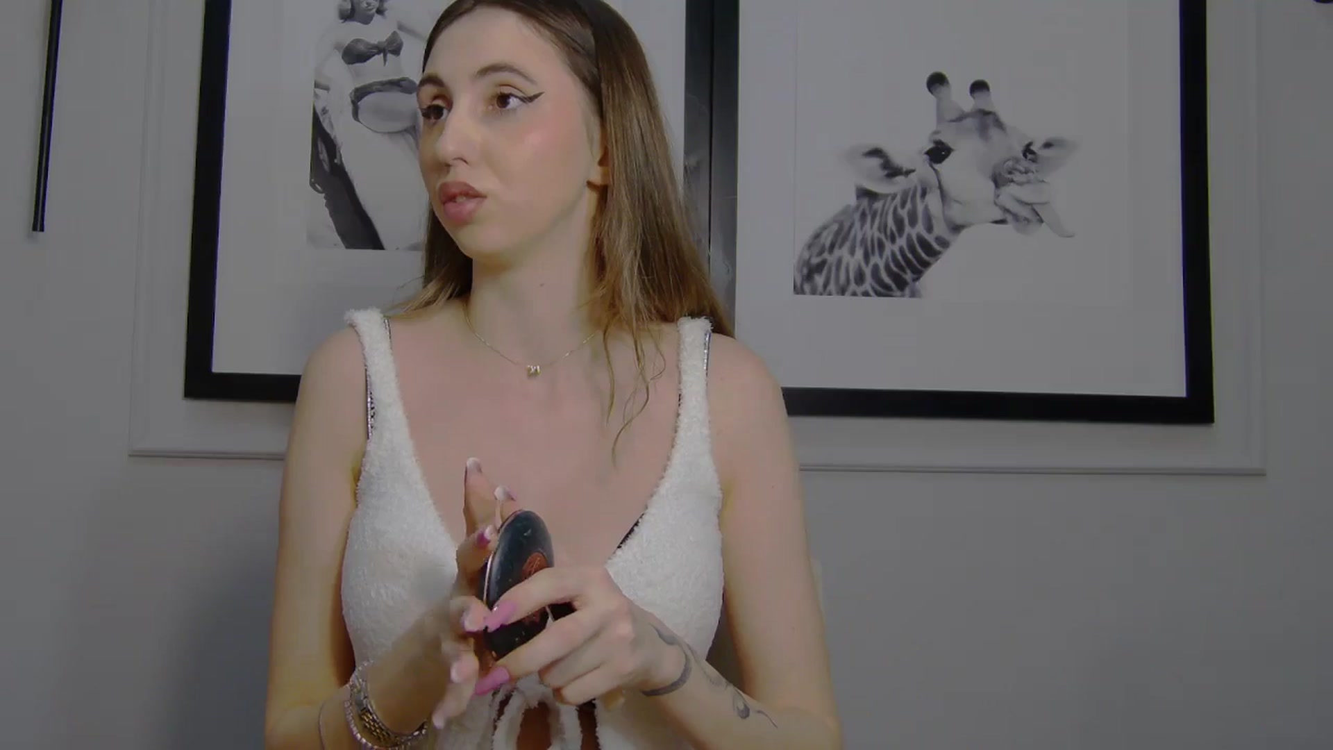 Gallery image thumbnail from Artemiss's myfreecams stream on, 03/21/2025, 23:12 image 10 of 20