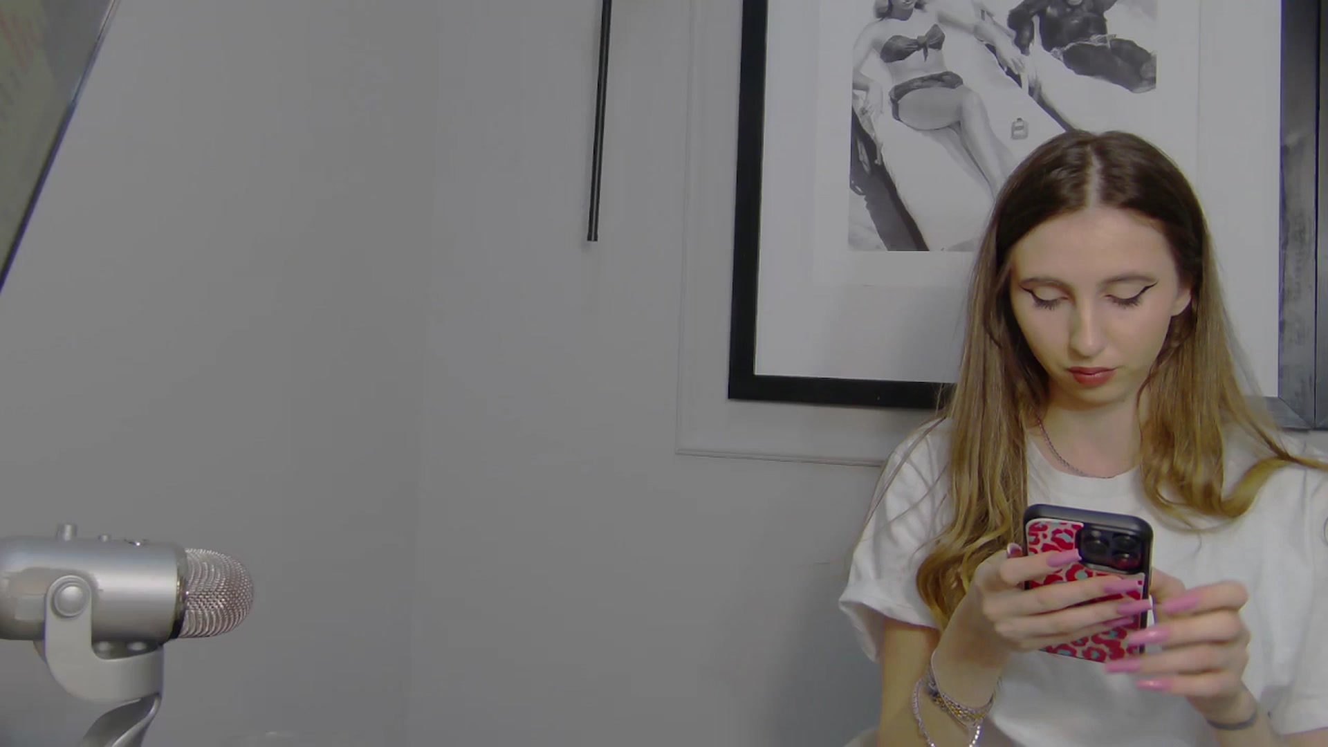 Gallery image thumbnail from Artemiss's myfreecams stream on, 03/21/2025, 23:44 image 6 of 20