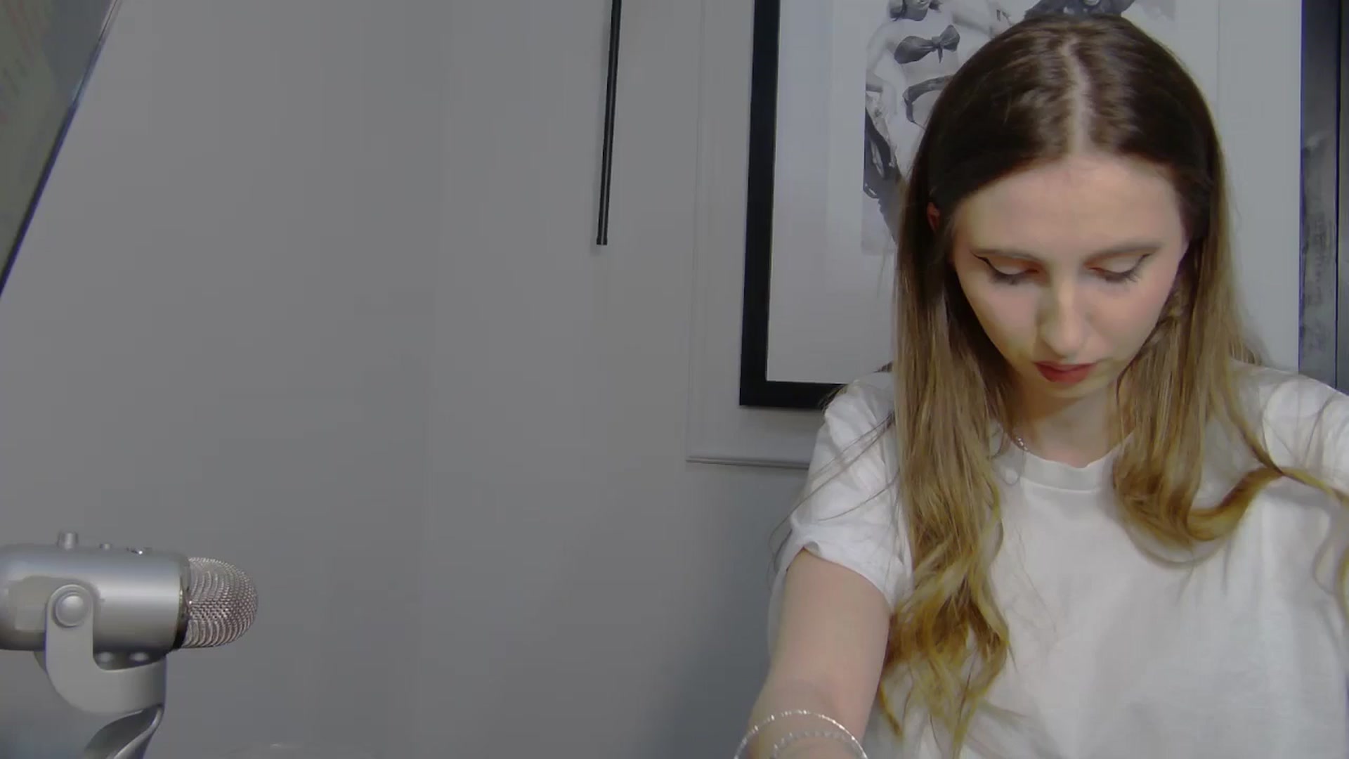 Gallery image thumbnail from Artemiss's myfreecams stream on, 03/21/2025, 23:44 image 7 of 20