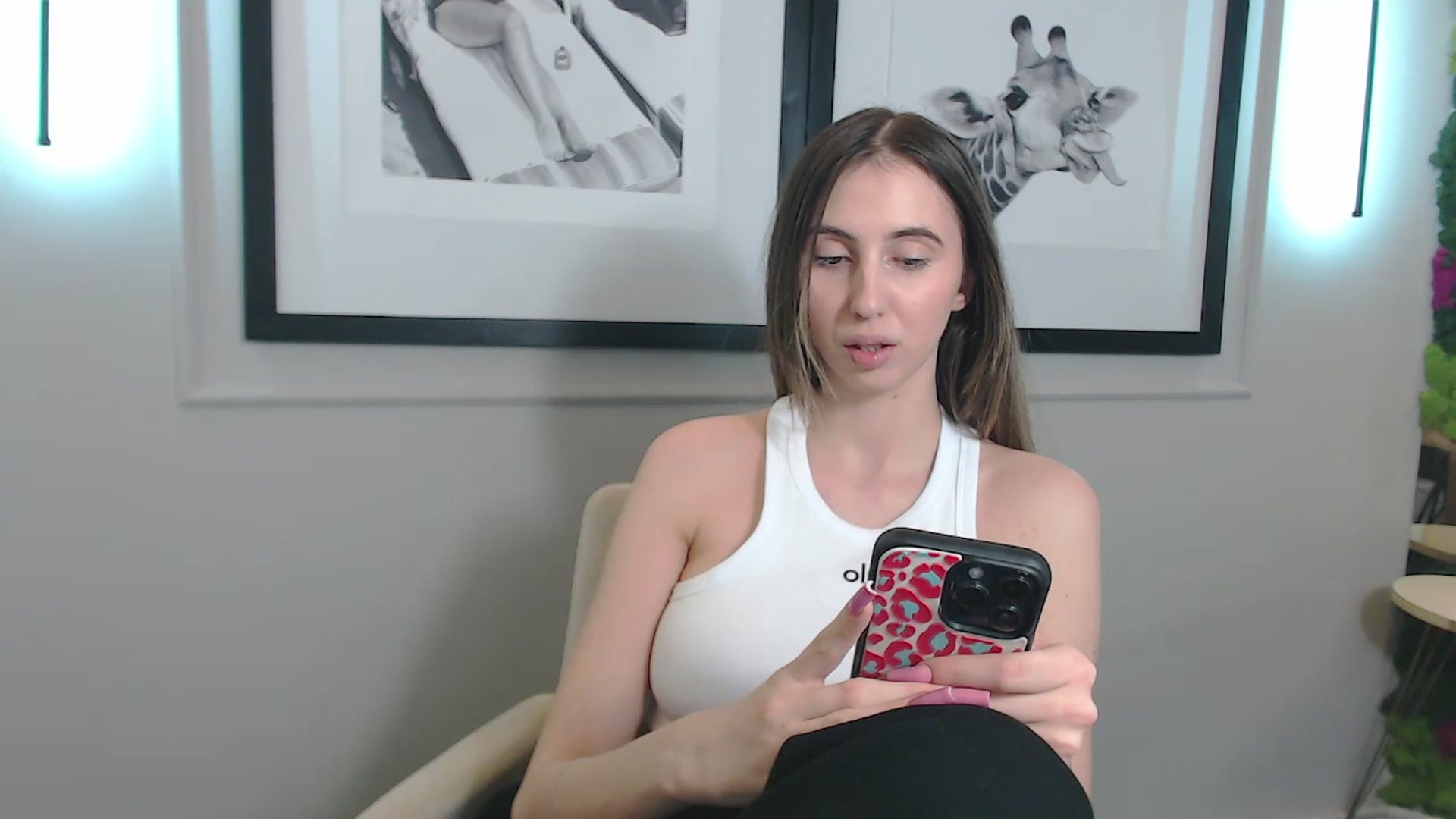 Gallery image thumbnail from Artemiss's myfreecams stream on, 03/26/2025, 18:51 image 16 of 20