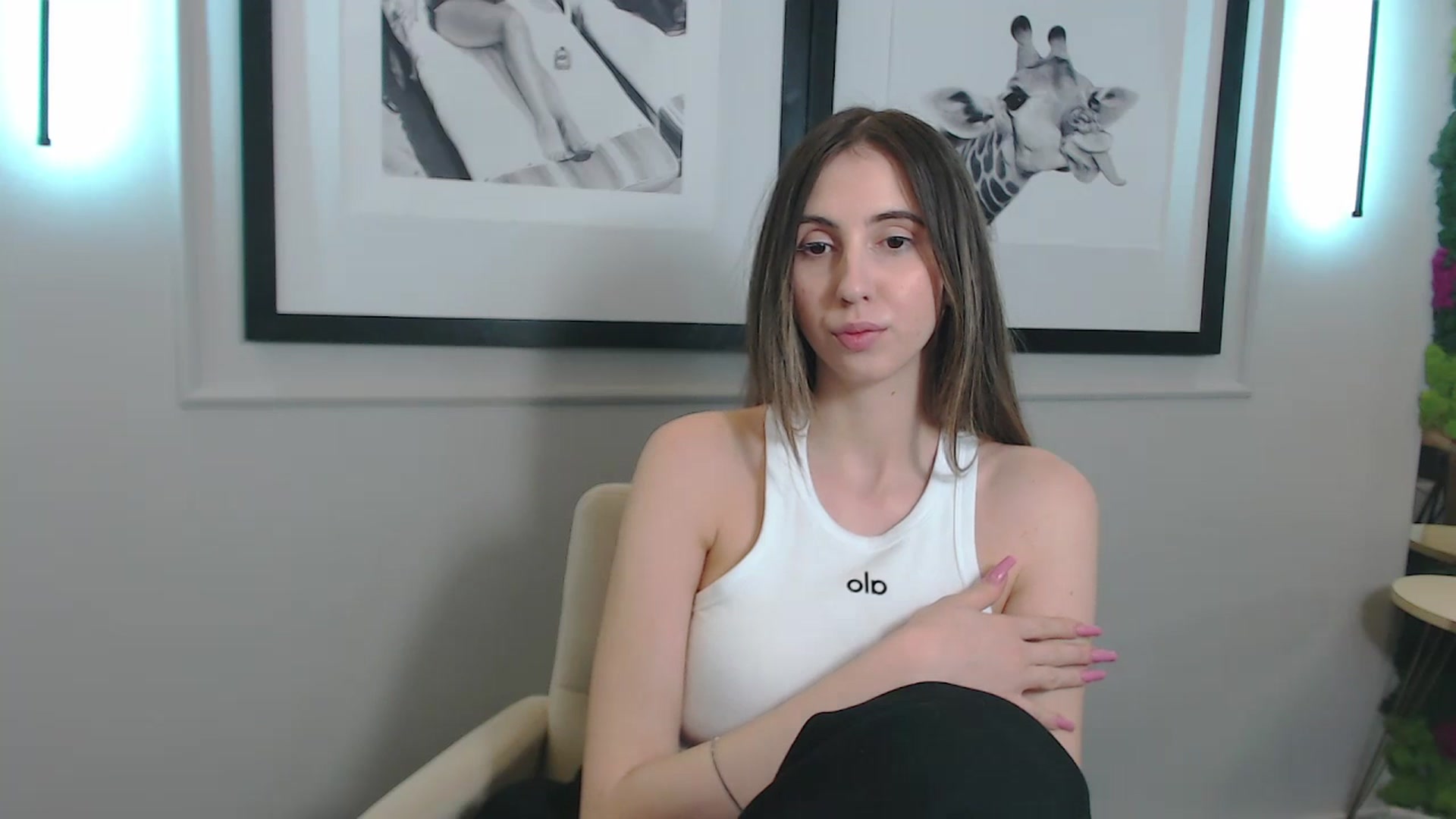 Gallery image thumbnail from Artemiss's myfreecams stream on, 03/26/2025, 18:51 image 14 of 20