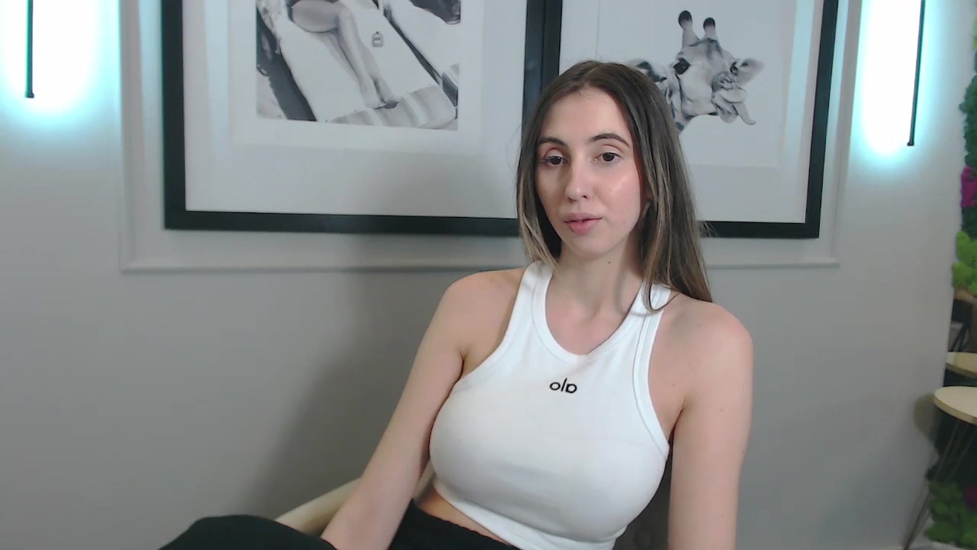 Gallery image thumbnail from Artemiss's myfreecams stream on, 03/26/2025, 18:51 image 12 of 20