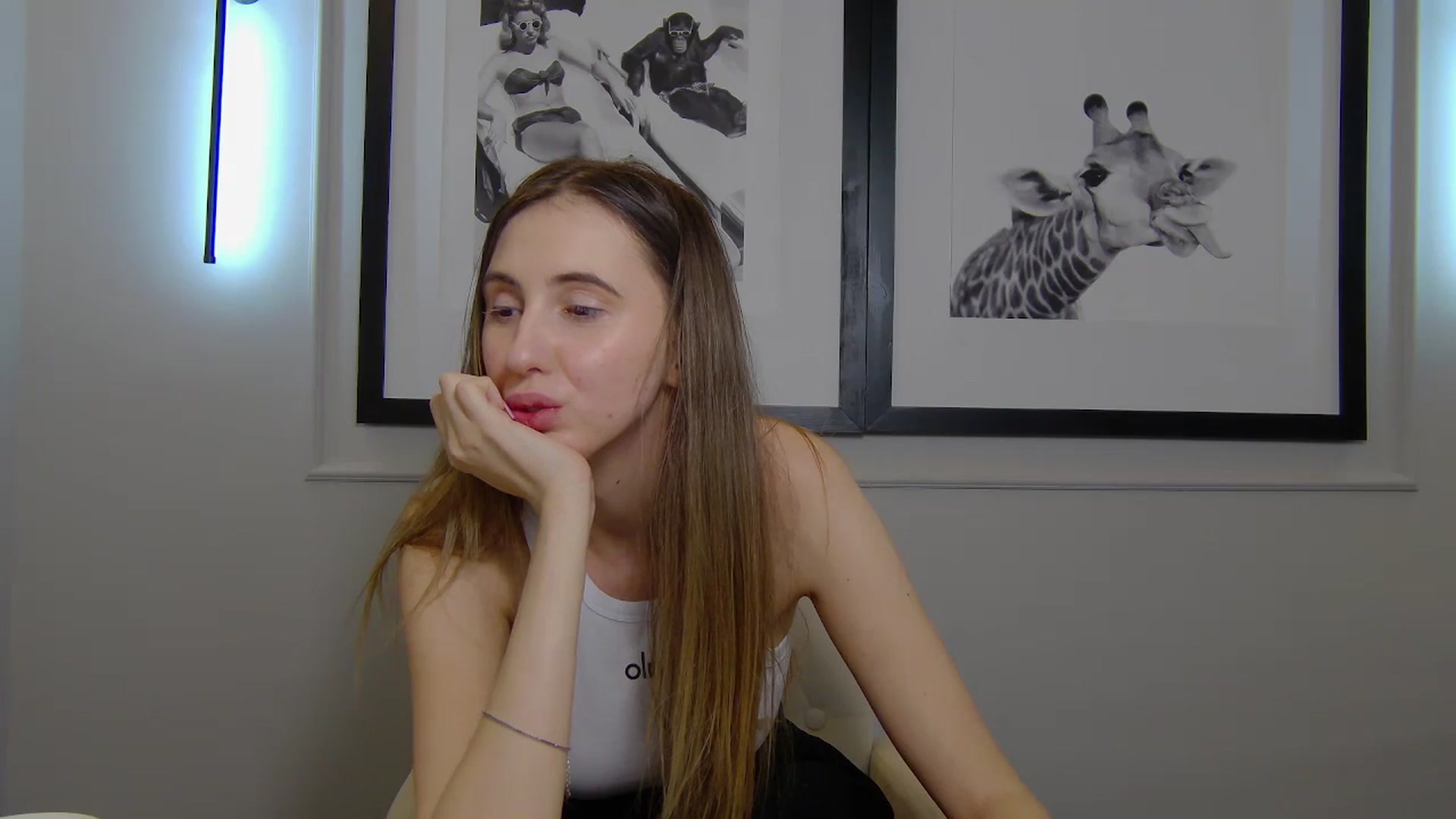 Gallery image thumbnail from Artemiss's myfreecams stream on, 03/26/2025, 20:05 image 19 of 20