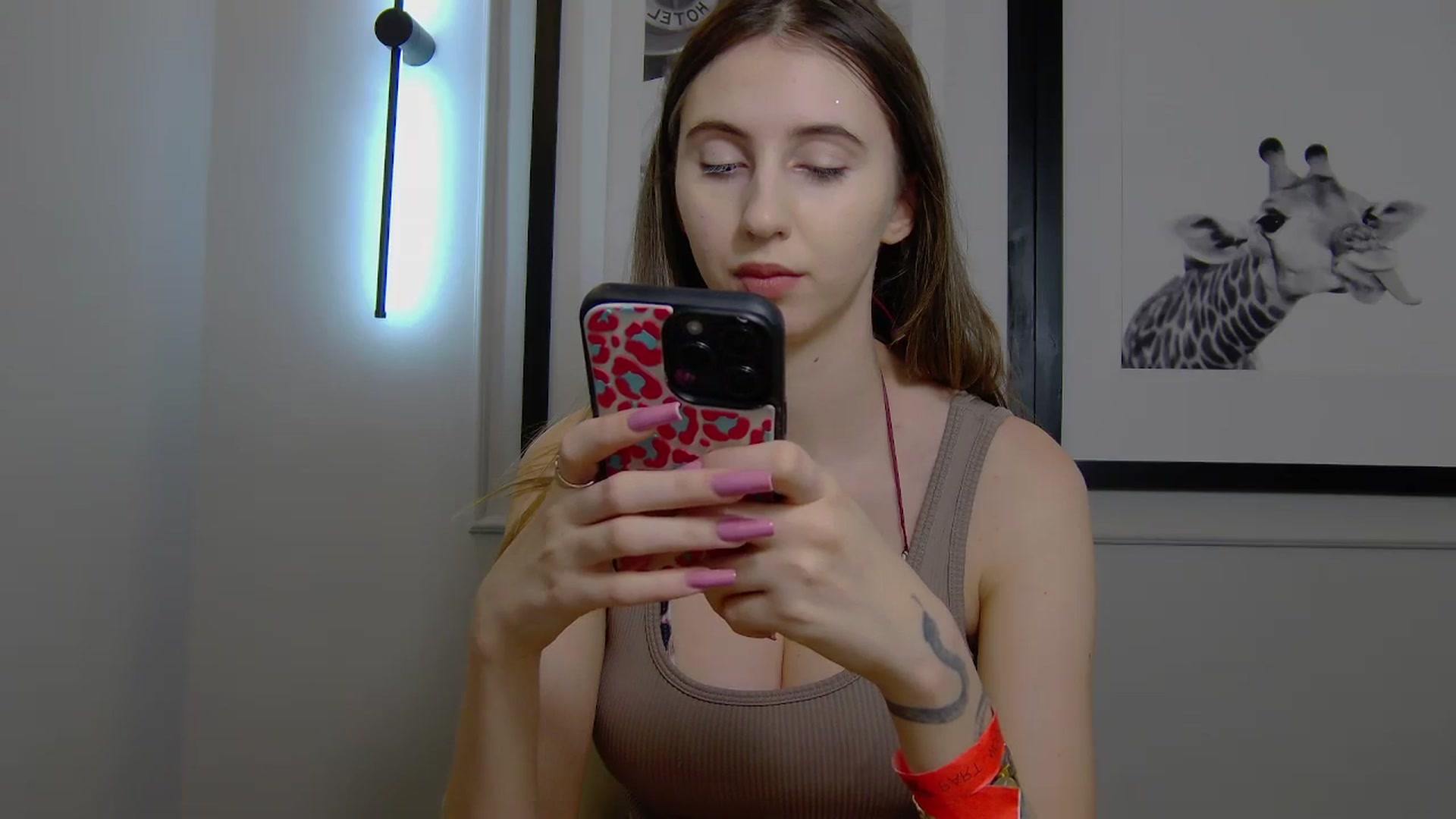 Gallery image thumbnail from Artemiss's myfreecams stream on, 03/30/2025, 17:43 image 6 of 20