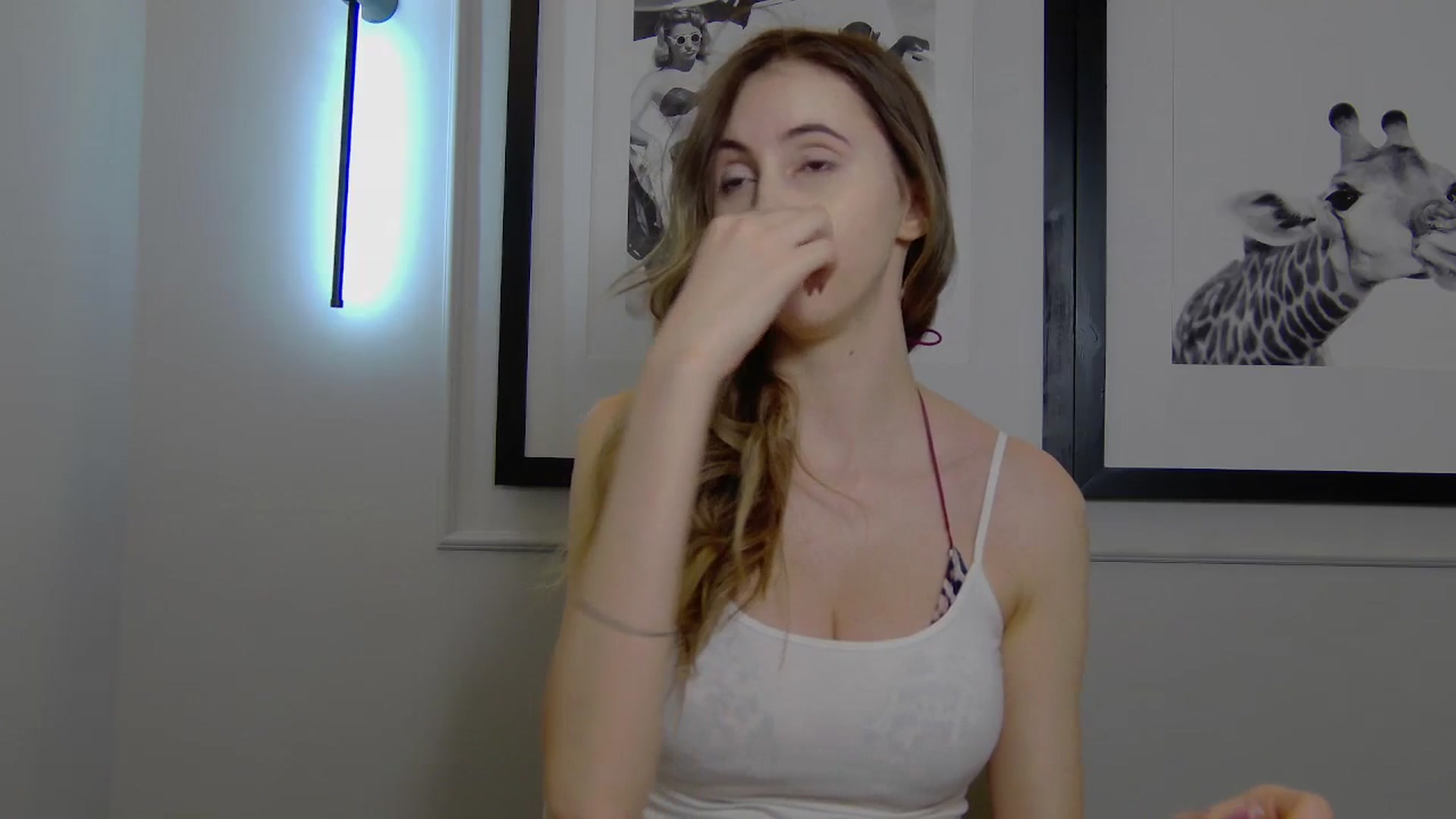 Gallery image thumbnail from Artemiss's myfreecams stream on, 03/30/2025, 18:57 image 3 of 20