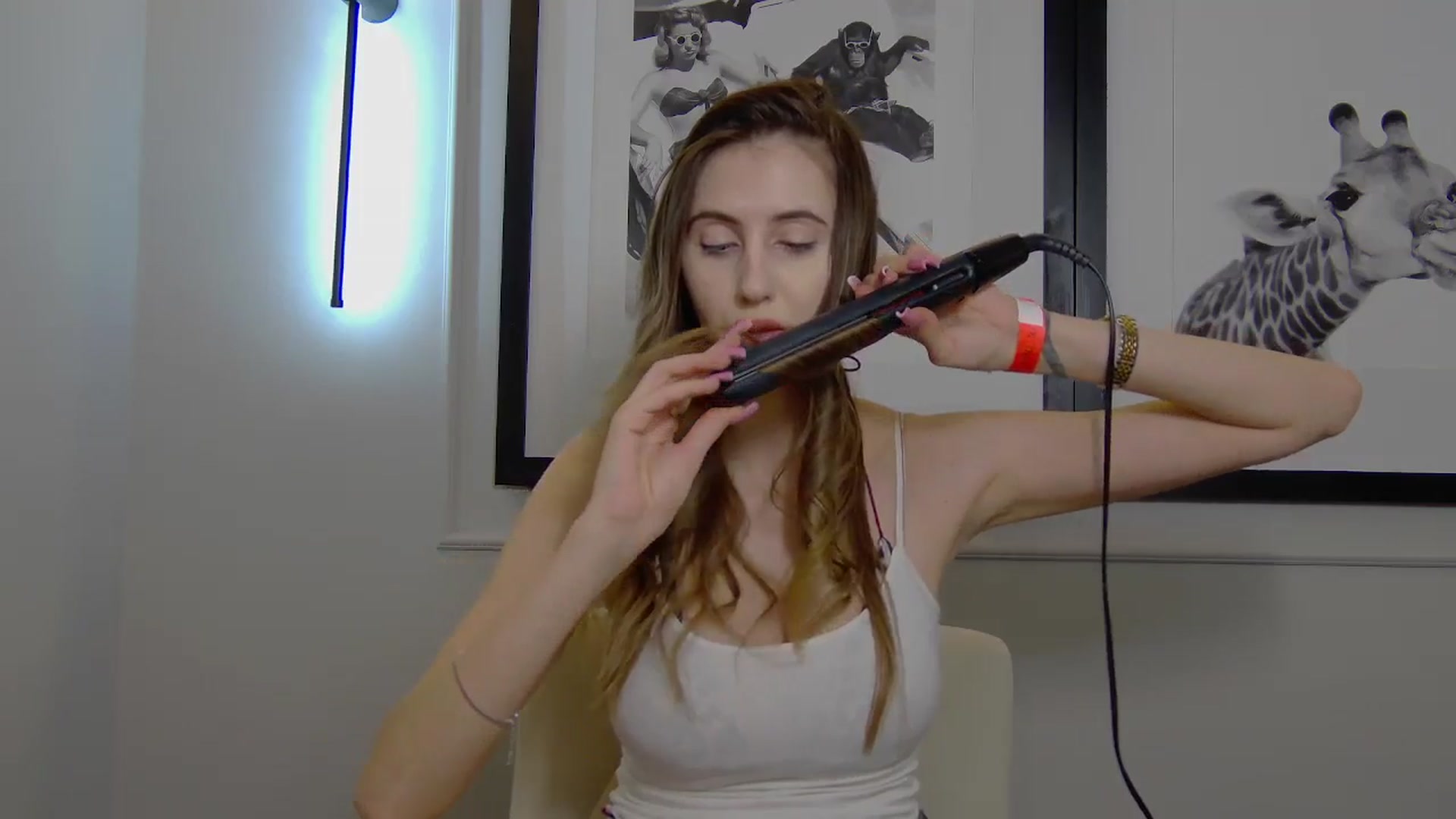 Gallery image thumbnail from Artemiss's myfreecams stream on, 03/30/2025, 18:57 image 2 of 20