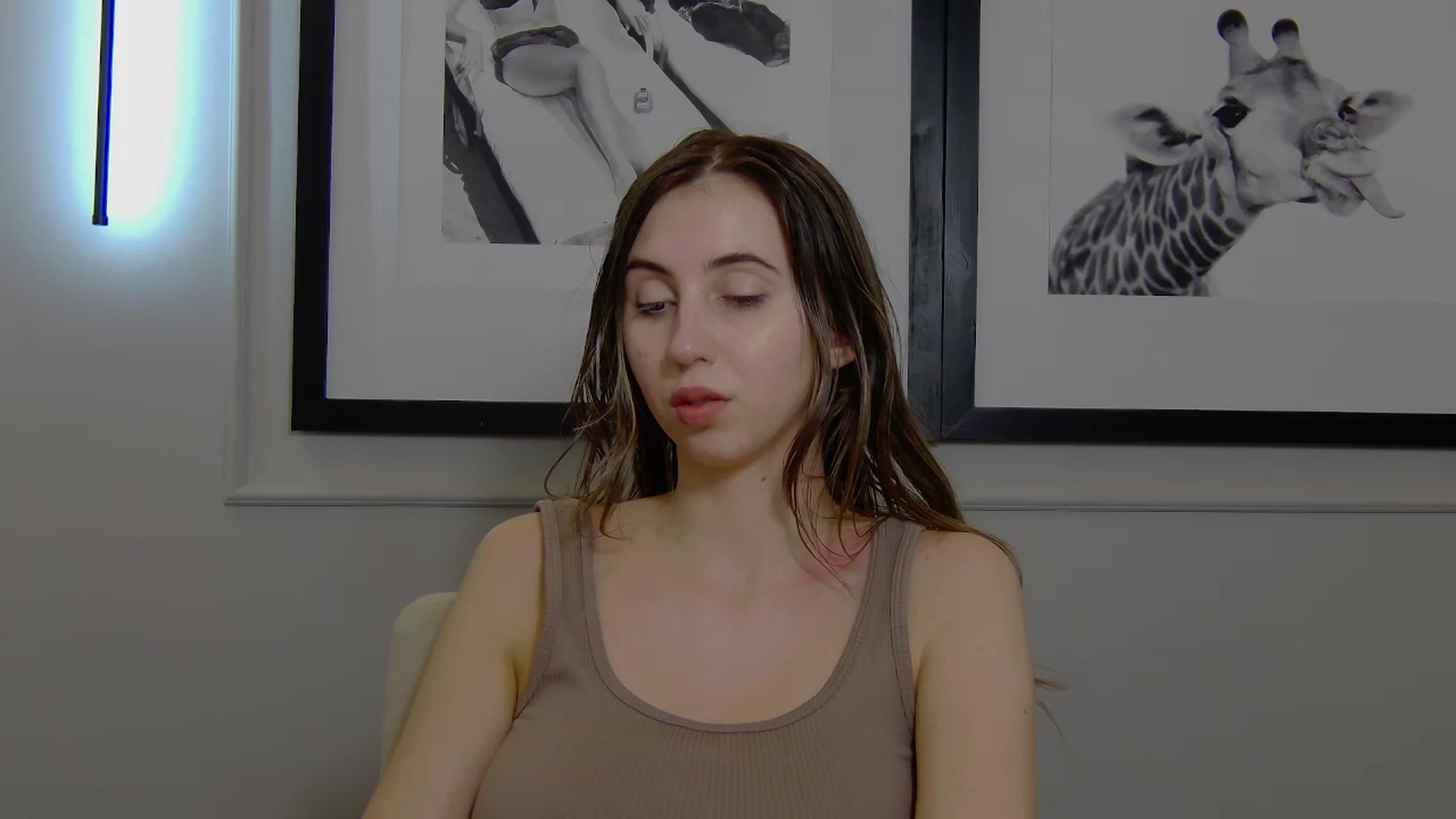 Gallery image thumbnail from Artemiss's myfreecams stream on, 03/30/2025, 22:48 image 16 of 20