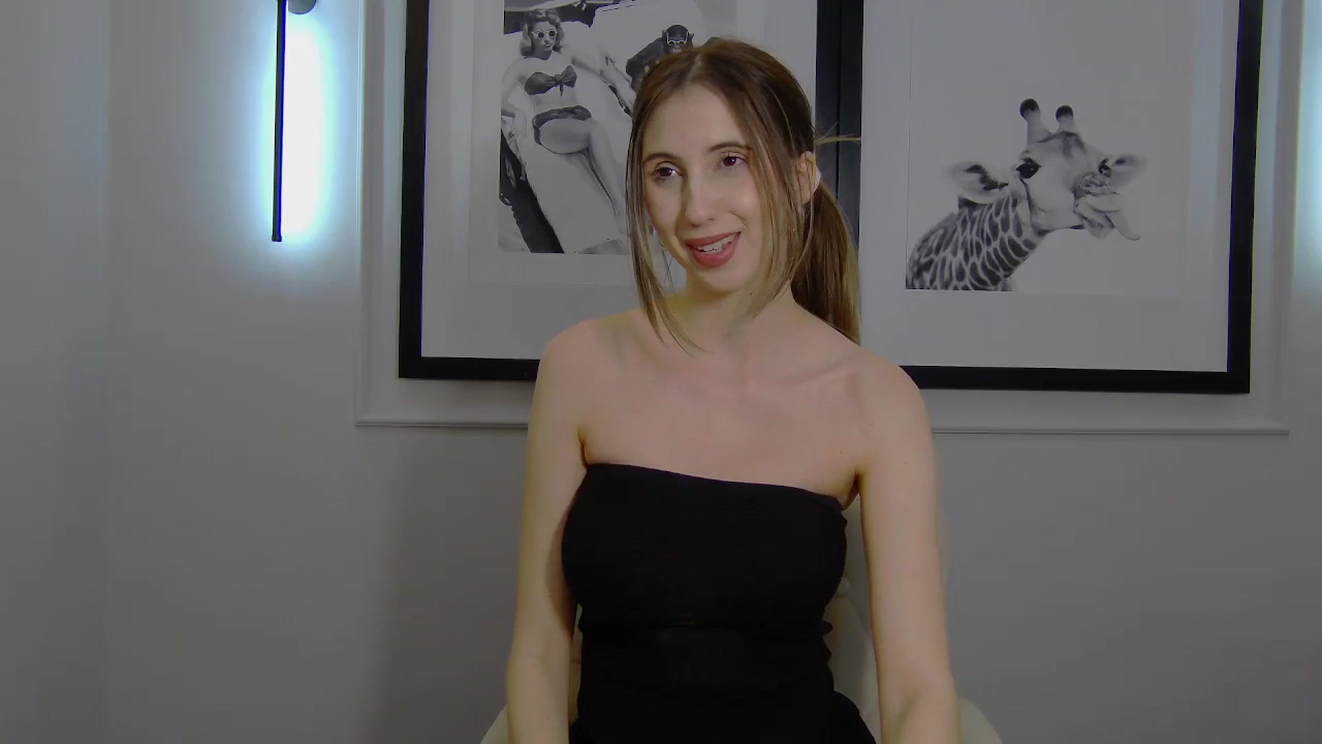 Gallery image thumbnail from Artemiss's myfreecams stream on, 04/04/2025, 20:35 image 2 of 20