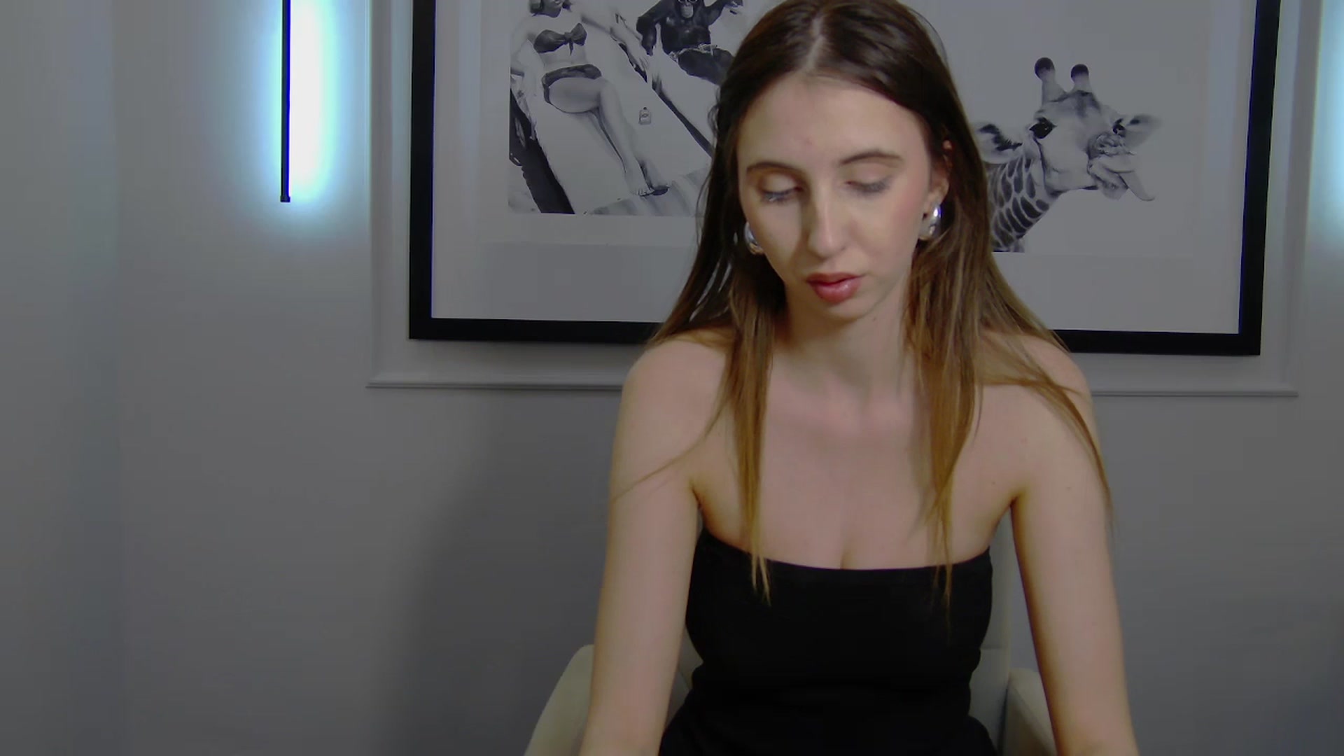 Gallery image thumbnail from Artemiss's myfreecams stream on, 04/04/2025, 20:35 image 10 of 20