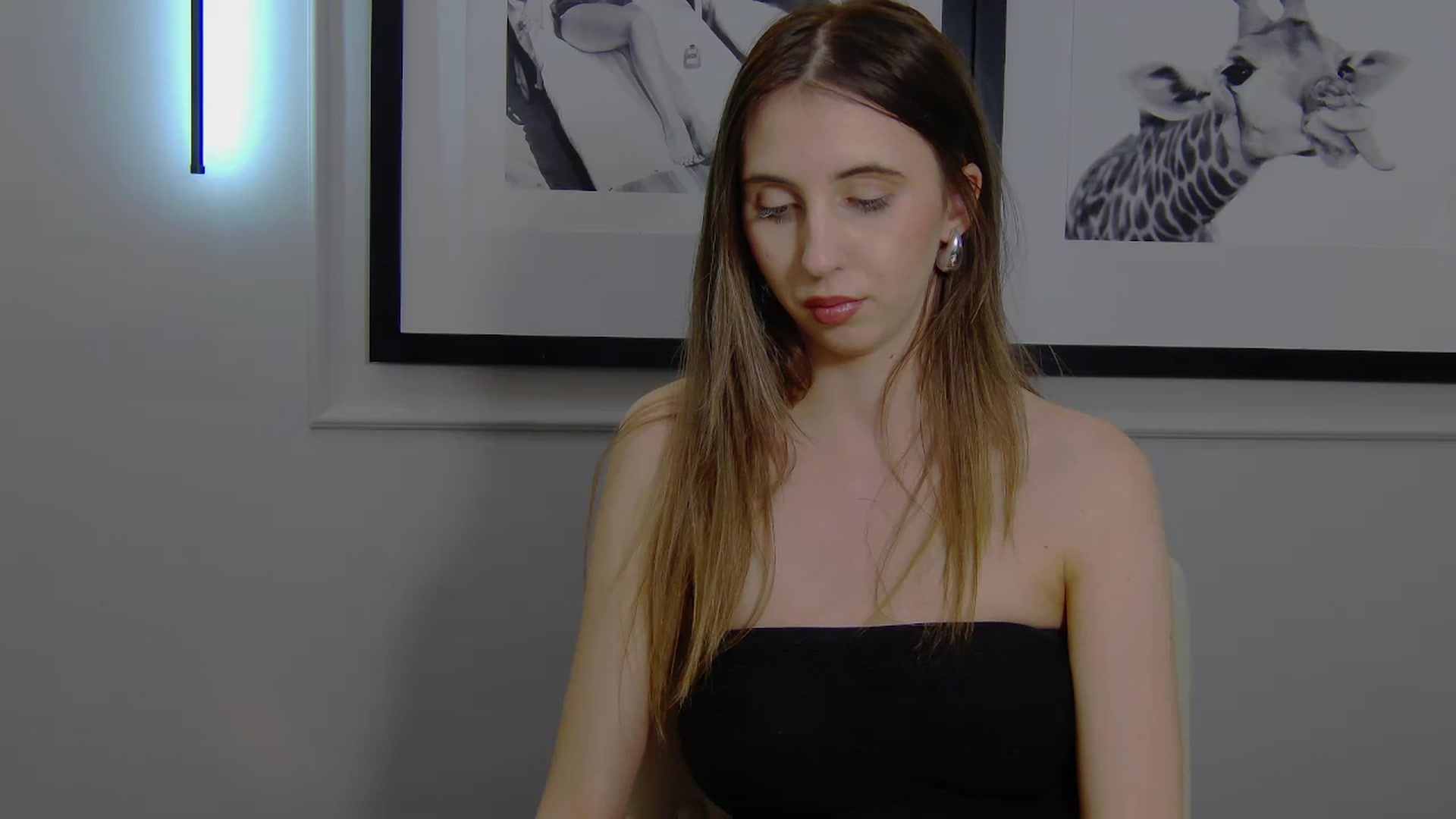 Gallery image thumbnail from Artemiss's myfreecams stream on, 04/04/2025, 20:35 image 13 of 20