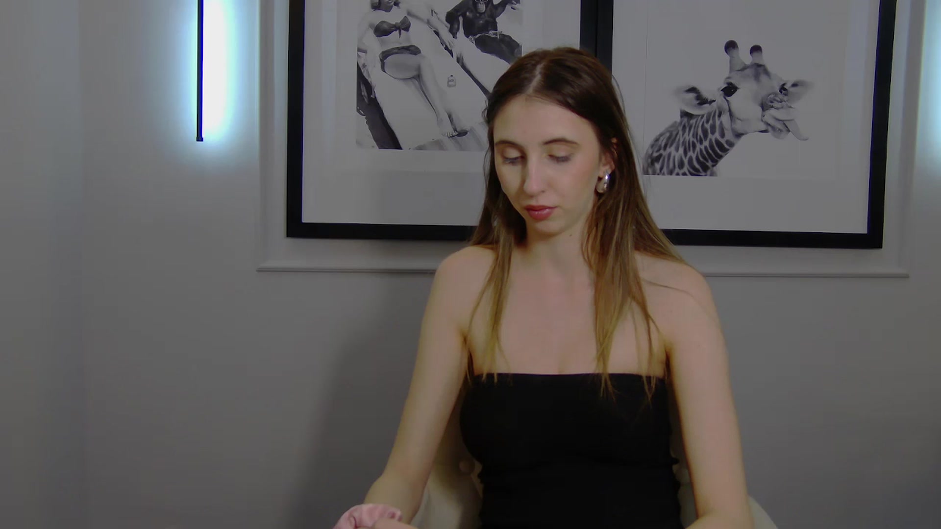 Gallery image thumbnail from Artemiss's myfreecams stream on, 04/04/2025, 20:35 image 11 of 20