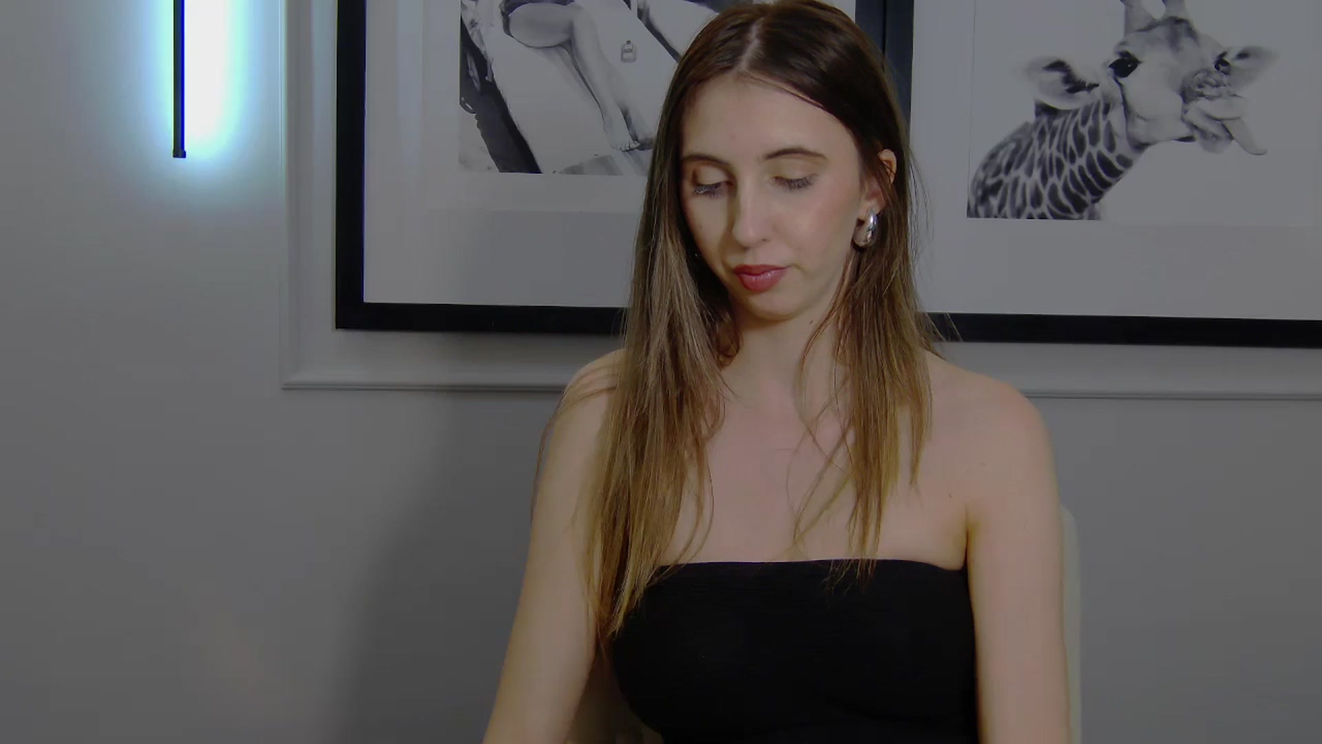 Gallery image thumbnail from Artemiss's myfreecams stream on, 04/04/2025, 20:35 image 14 of 20
