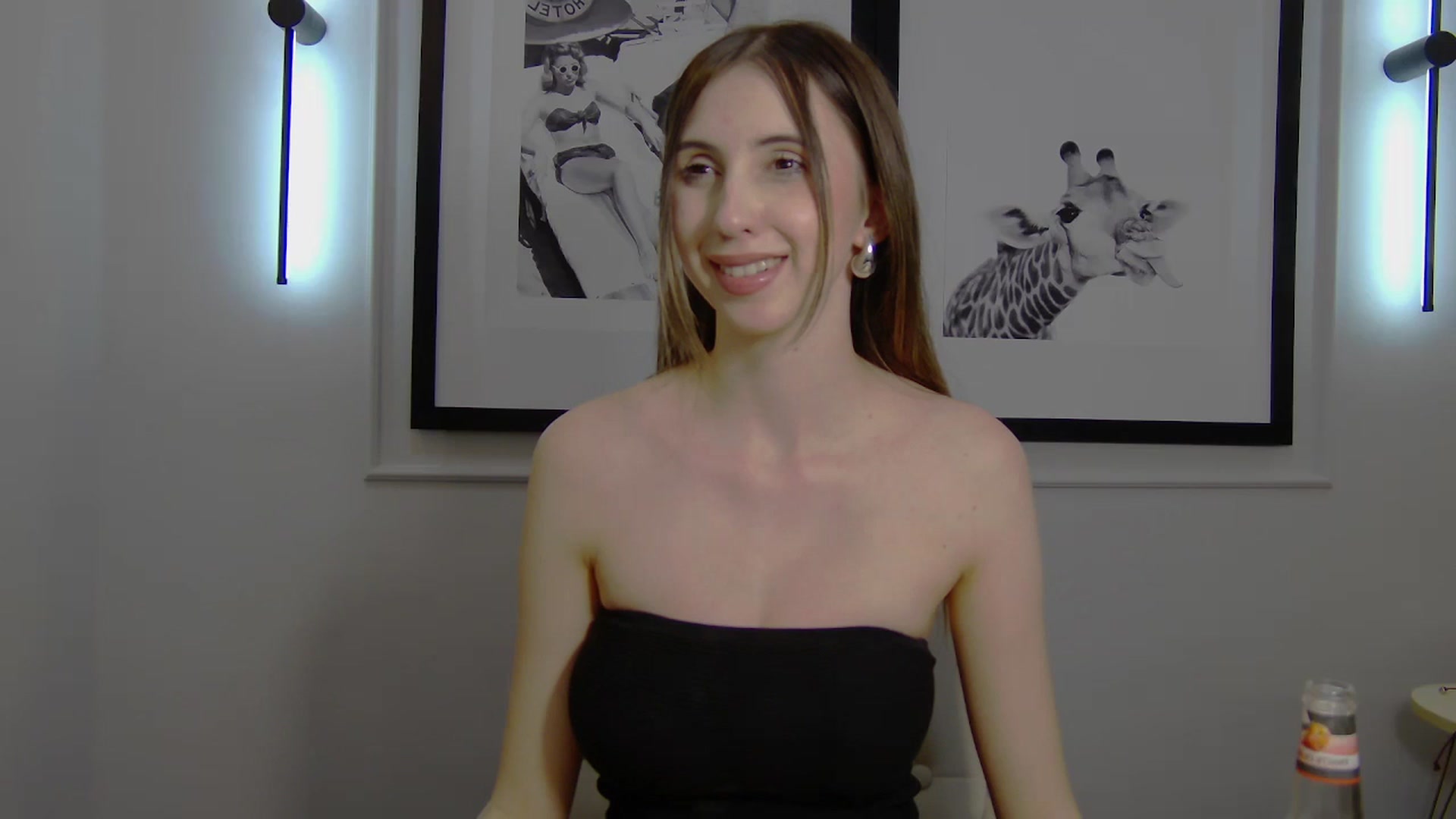 Gallery image thumbnail from Artemiss's myfreecams stream on, 04/04/2025, 22:09 image 19 of 20