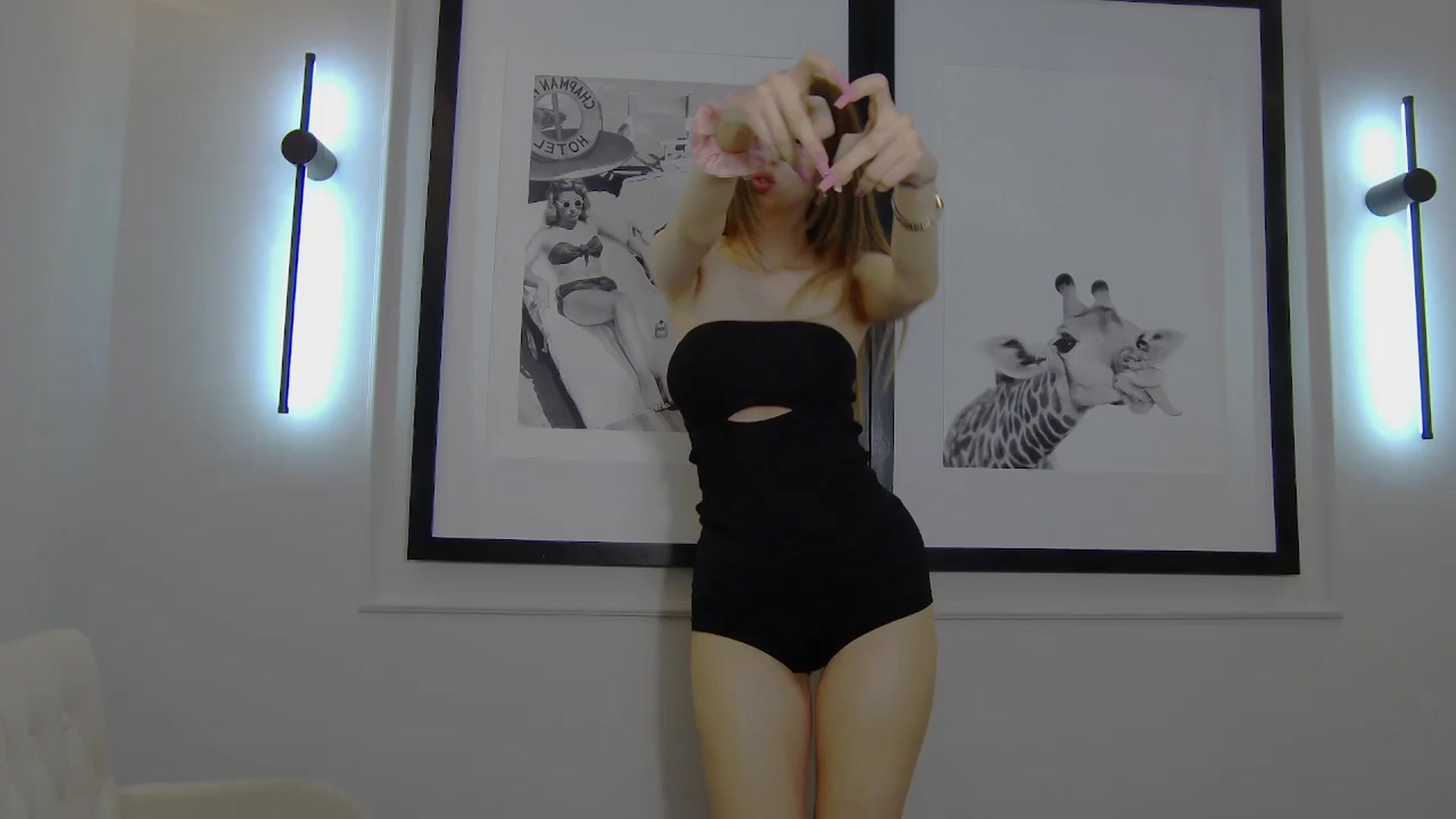 Gallery image thumbnail from Artemiss's myfreecams stream on, 04/04/2025, 22:09 image 16 of 20