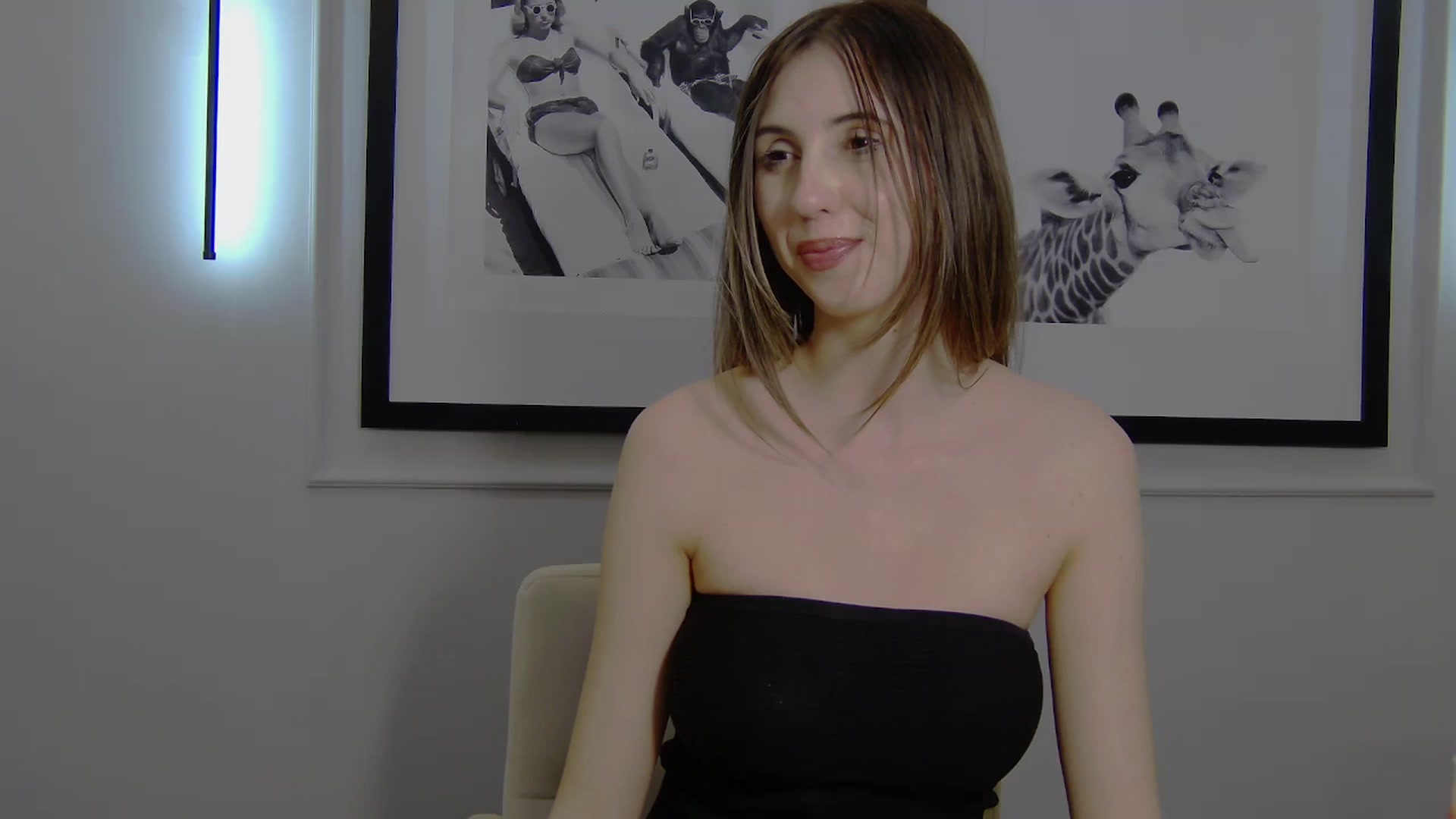 Gallery image thumbnail from Artemiss's myfreecams stream on, 04/04/2025, 22:09 image 15 of 20