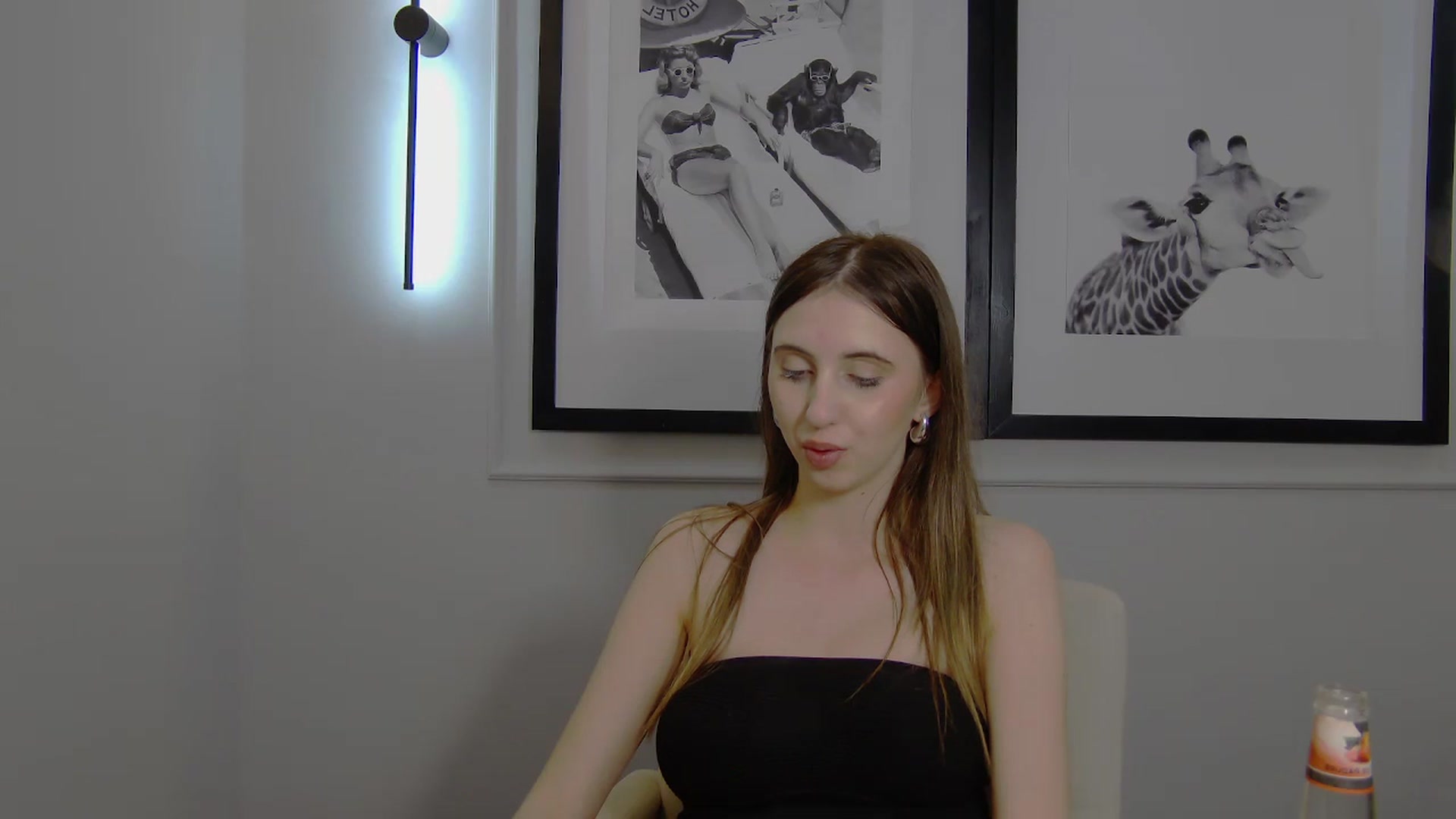 Gallery image thumbnail from Artemiss's myfreecams stream on, 04/04/2025, 23:09 image 13 of 20