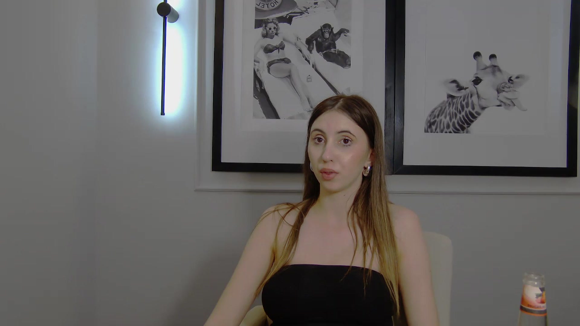 Gallery image thumbnail from Artemiss's myfreecams stream on, 04/04/2025, 23:09 image 9 of 20