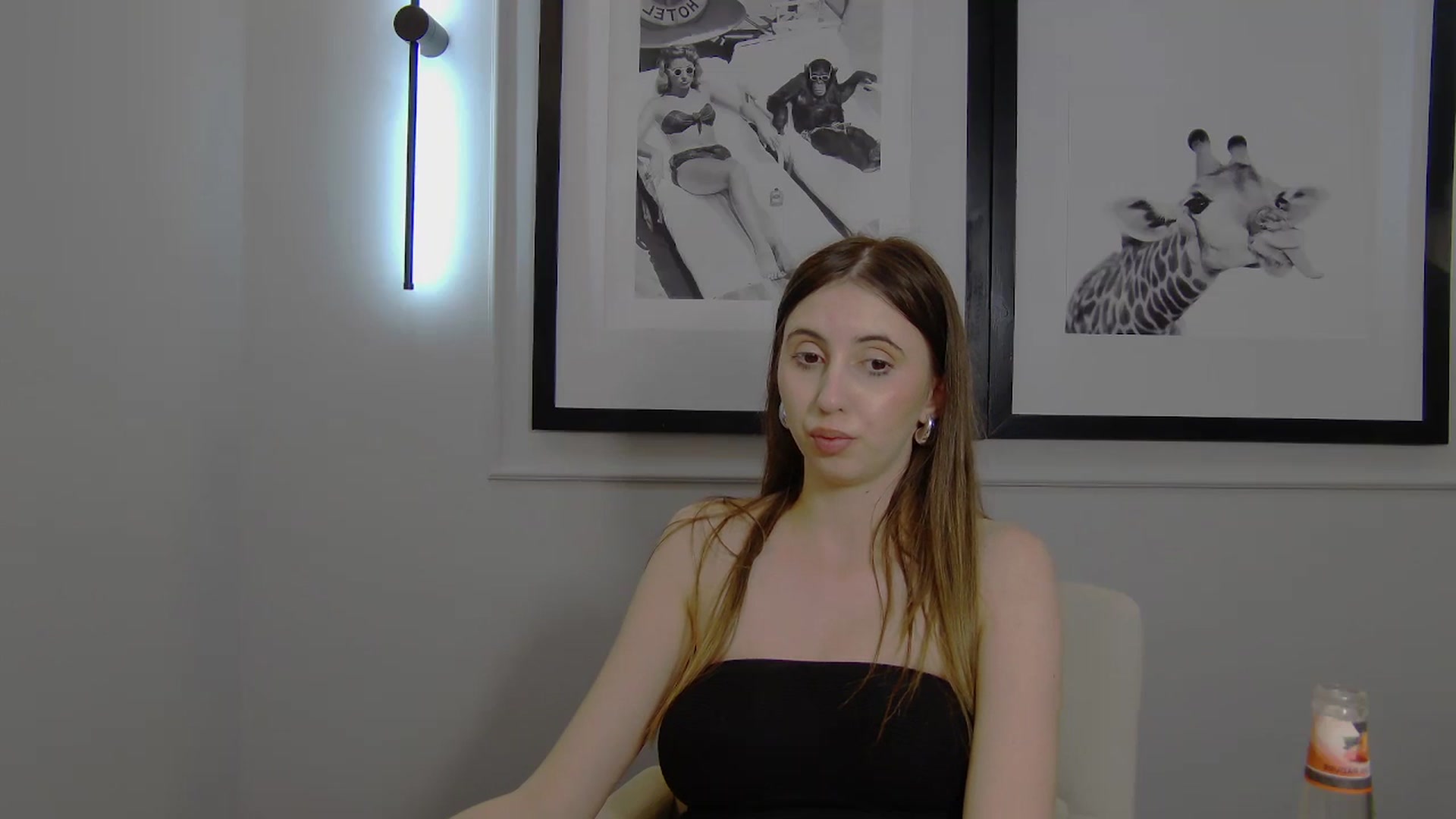 Gallery image thumbnail from Artemiss's myfreecams stream on, 04/04/2025, 23:09 image 4 of 20