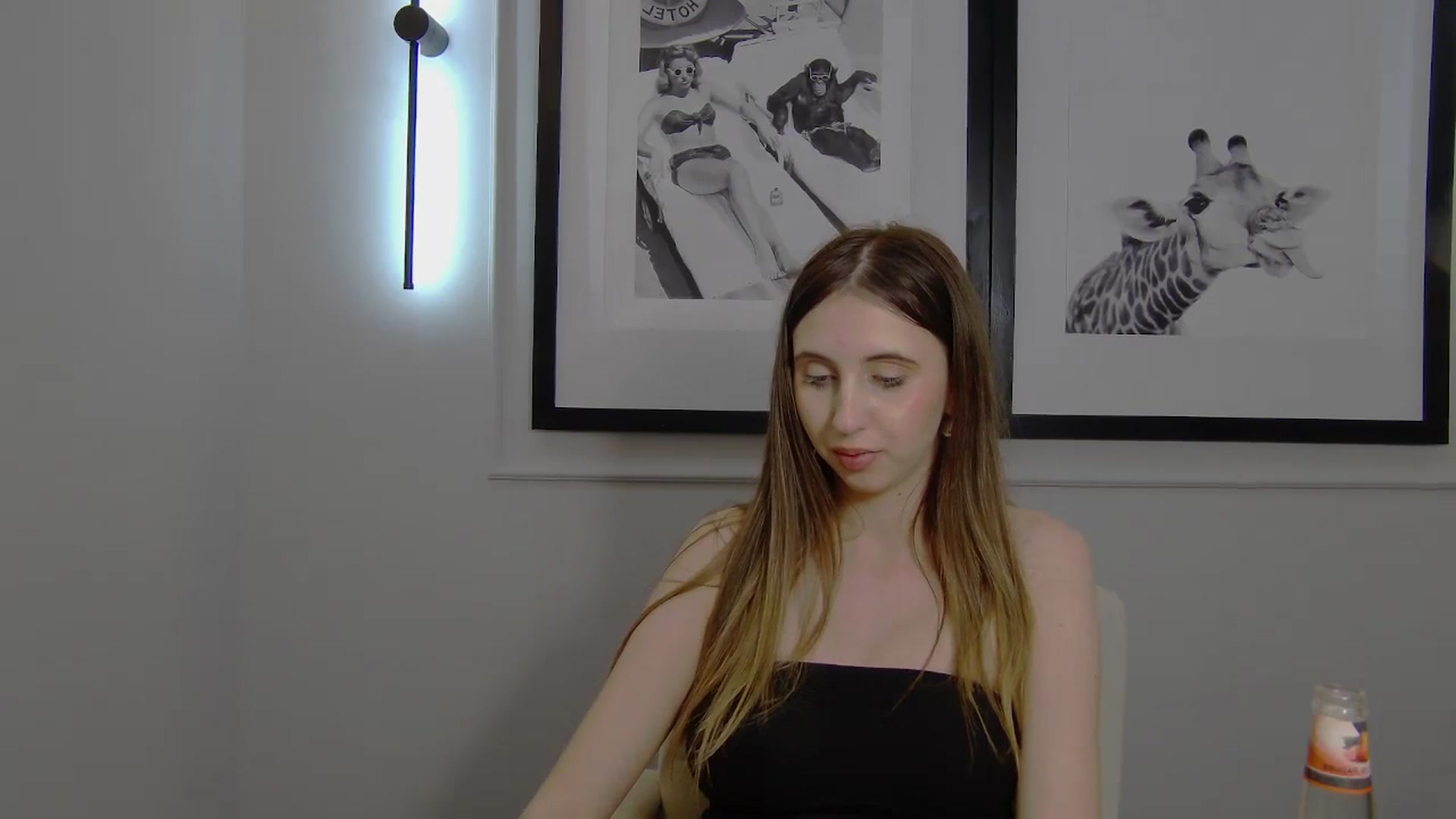 Gallery image thumbnail from Artemiss's myfreecams stream on, 04/04/2025, 23:09 image 15 of 20