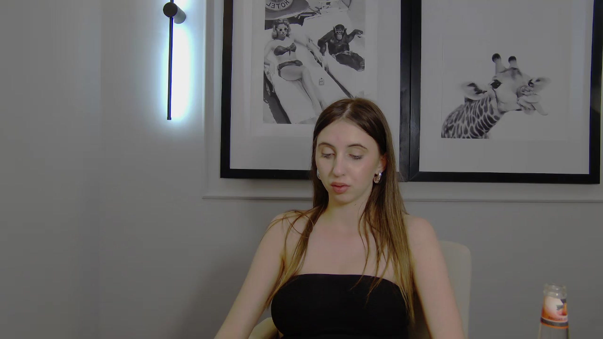 Gallery image thumbnail from Artemiss's myfreecams stream on, 04/04/2025, 23:09 image 6 of 20