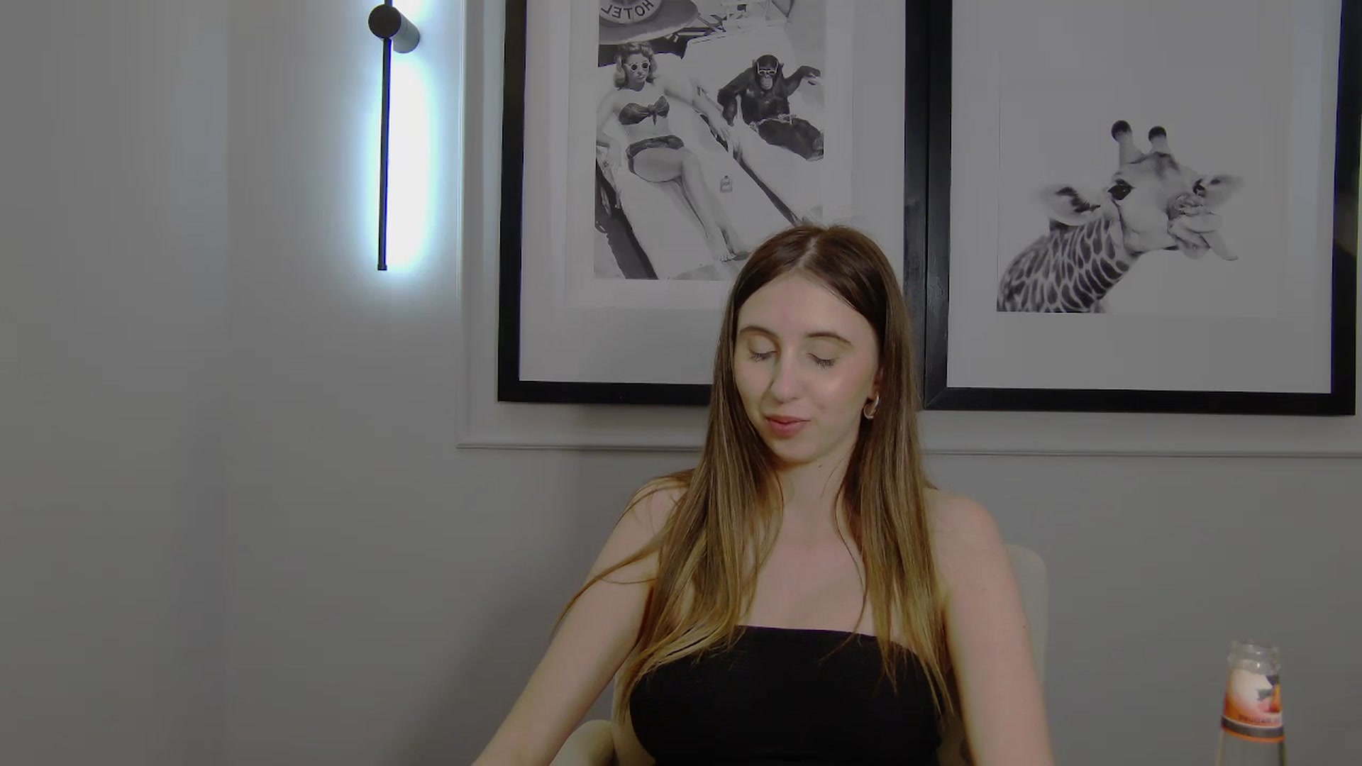 Gallery image thumbnail from Artemiss's myfreecams stream on, 04/04/2025, 23:09 image 18 of 20