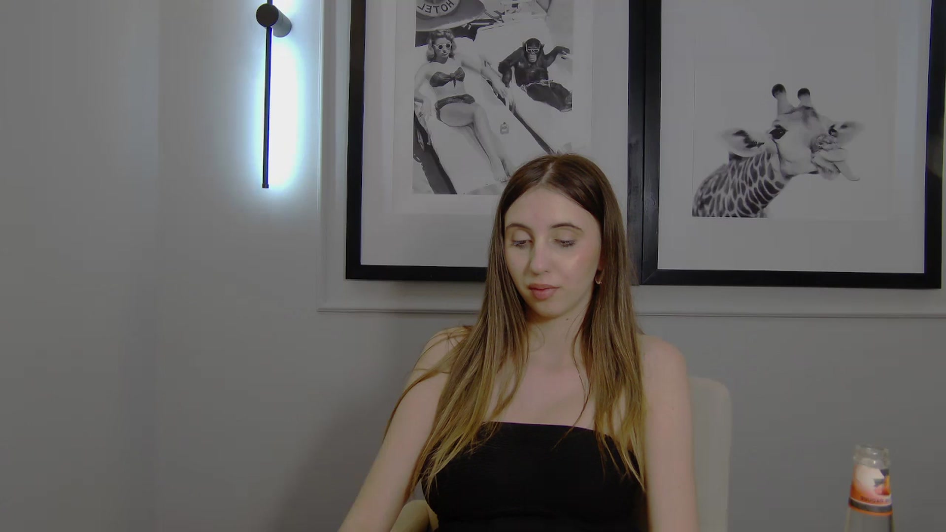 Gallery image thumbnail from Artemiss's myfreecams stream on, 04/04/2025, 23:09 image 14 of 20