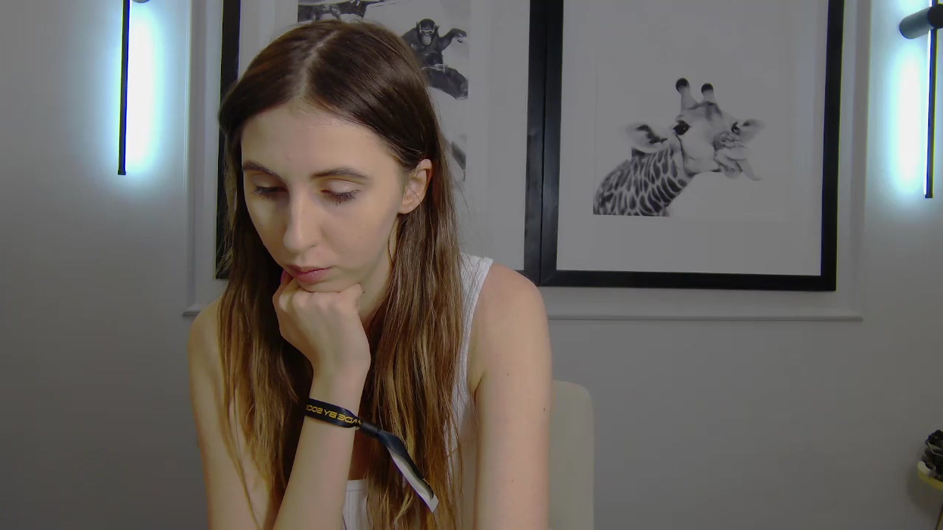 Gallery image thumbnail from Artemiss's myfreecams stream on, 04/06/2025, 18:49 image 2 of 20