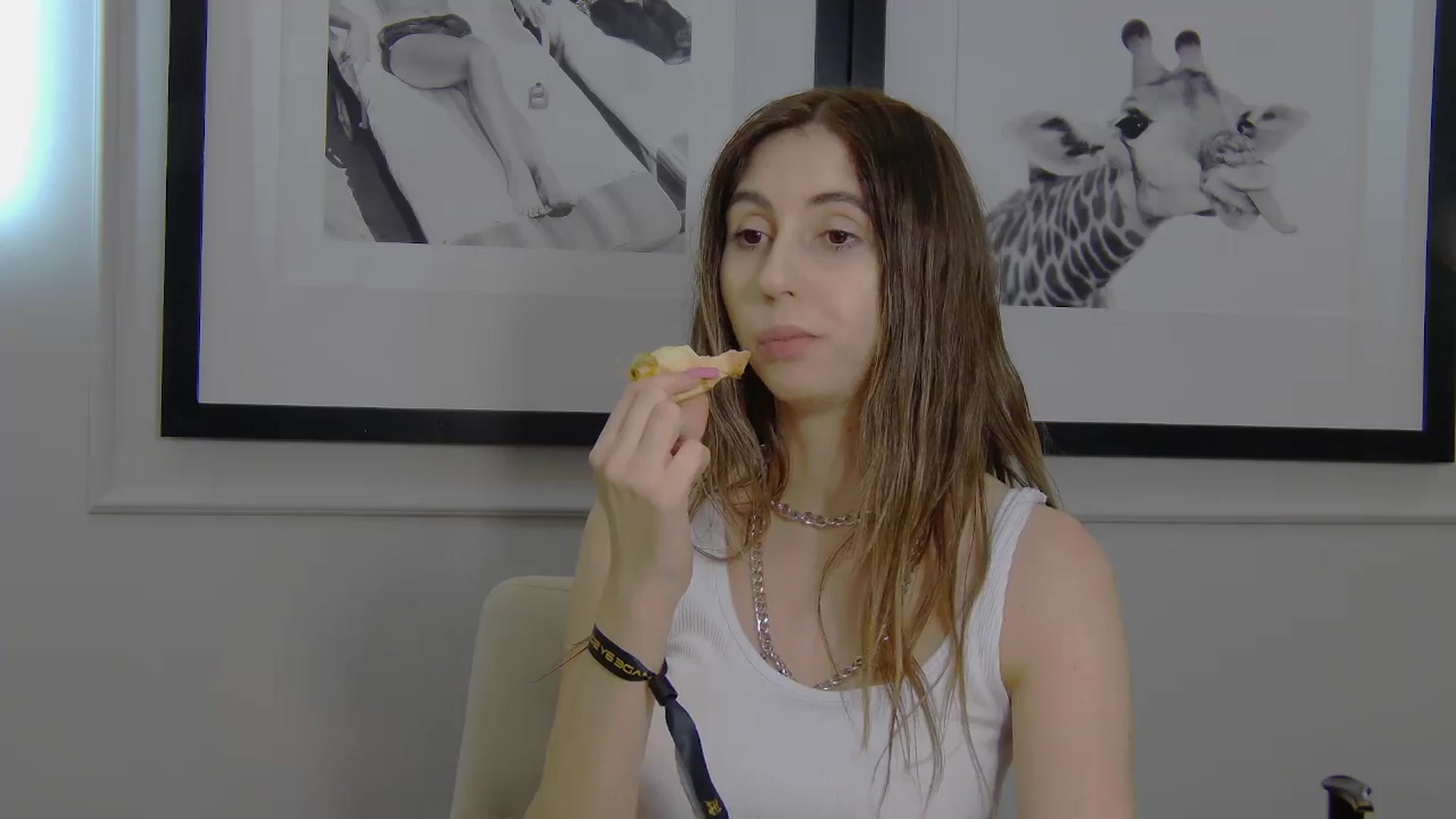 Gallery image thumbnail from Artemiss's myfreecams stream on, 04/06/2025, 20:08 image 18 of 20