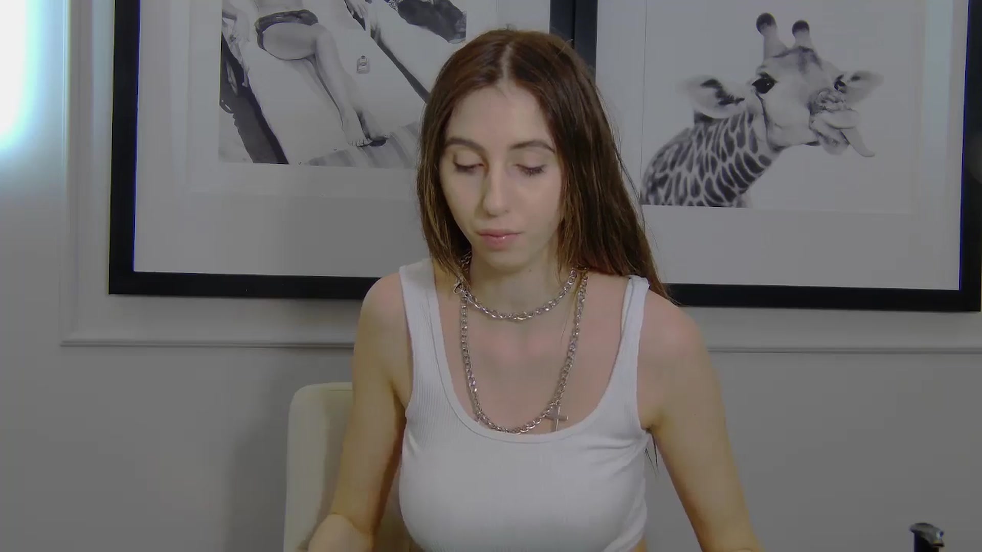 Gallery image thumbnail from Artemiss's myfreecams stream on, 04/06/2025, 20:08 image 19 of 20