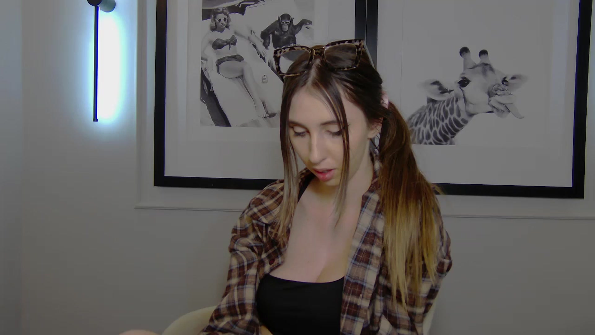 Gallery image thumbnail from Artemiss's myfreecams stream on, 04/10/2025, 22:15 image 1 of 20