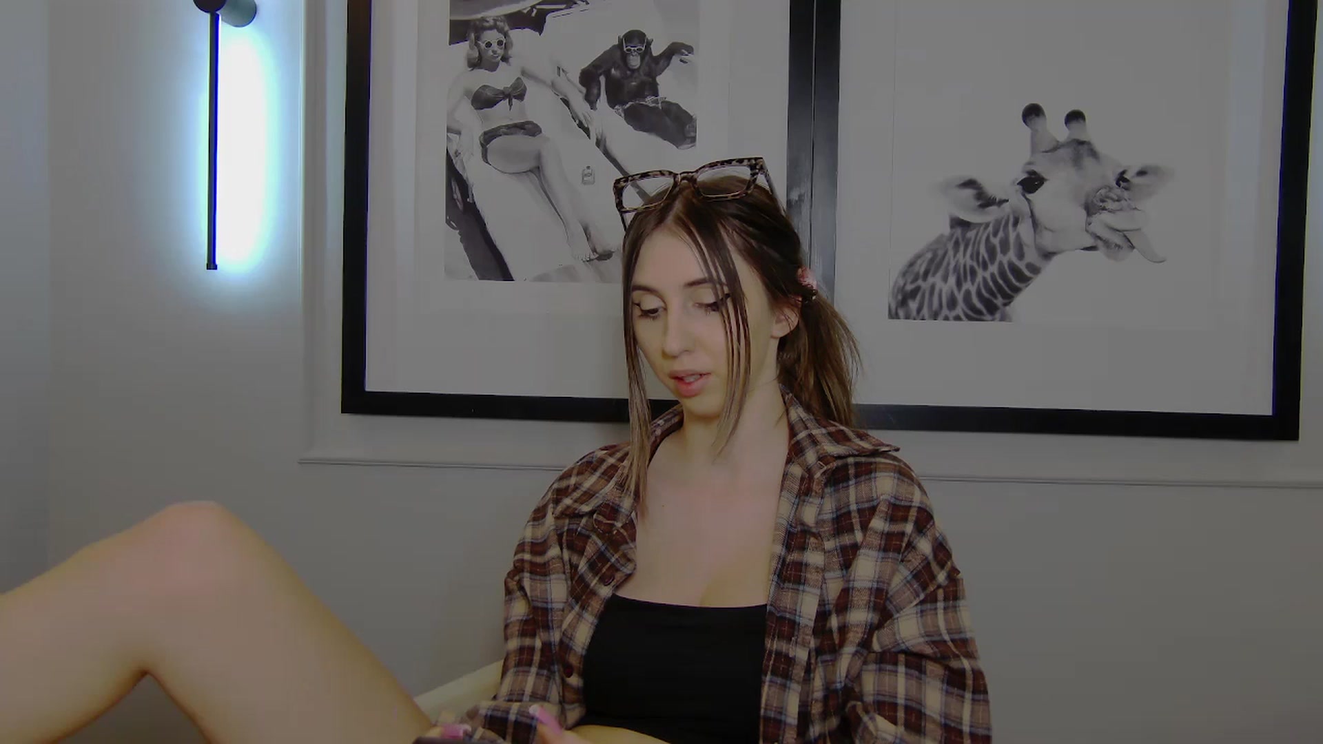 Gallery image thumbnail from Artemiss's myfreecams stream on, 04/10/2025, 22:15 image 7 of 20