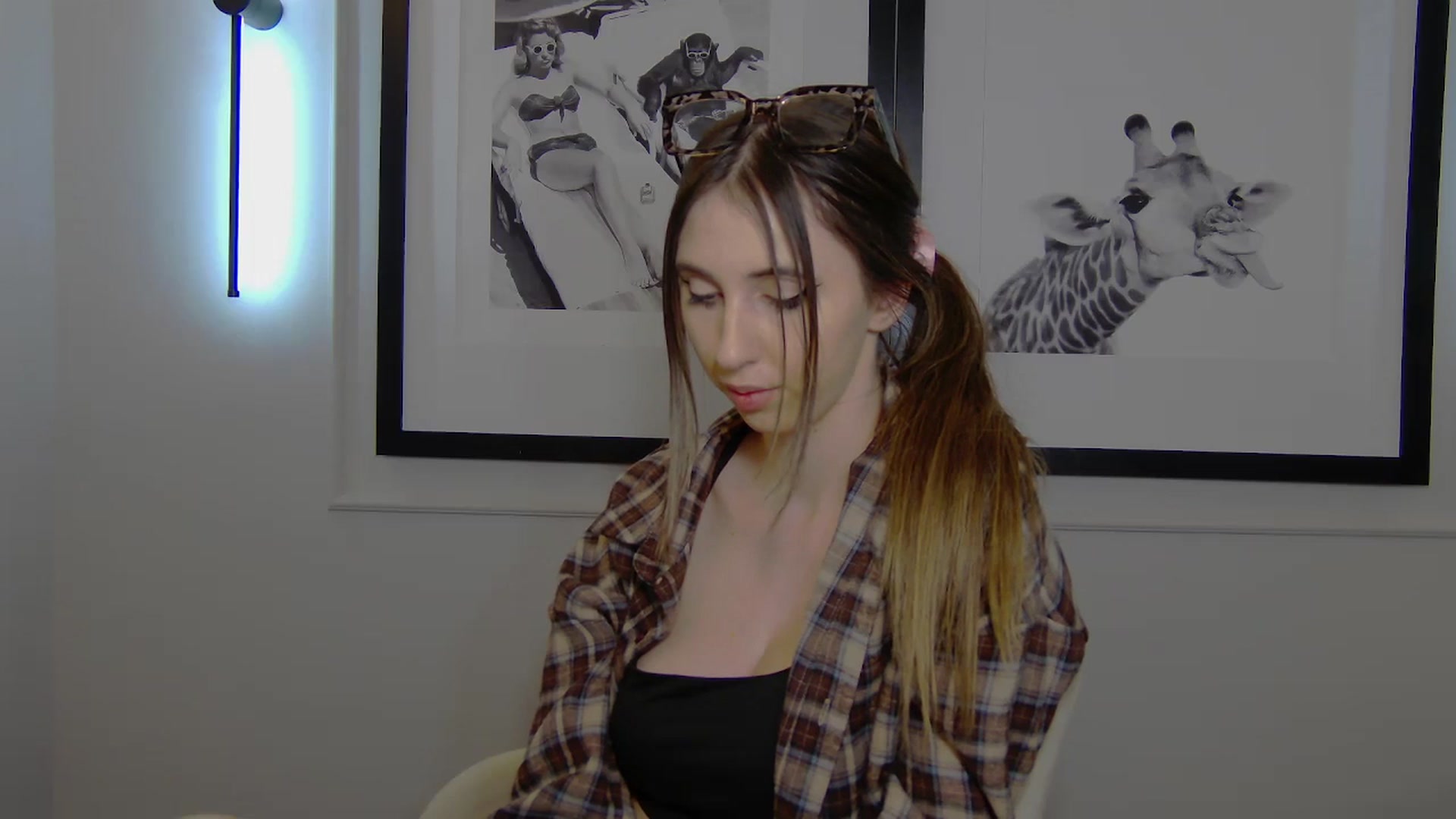 Gallery image thumbnail from Artemiss's myfreecams stream on, 04/10/2025, 22:15 image 2 of 20