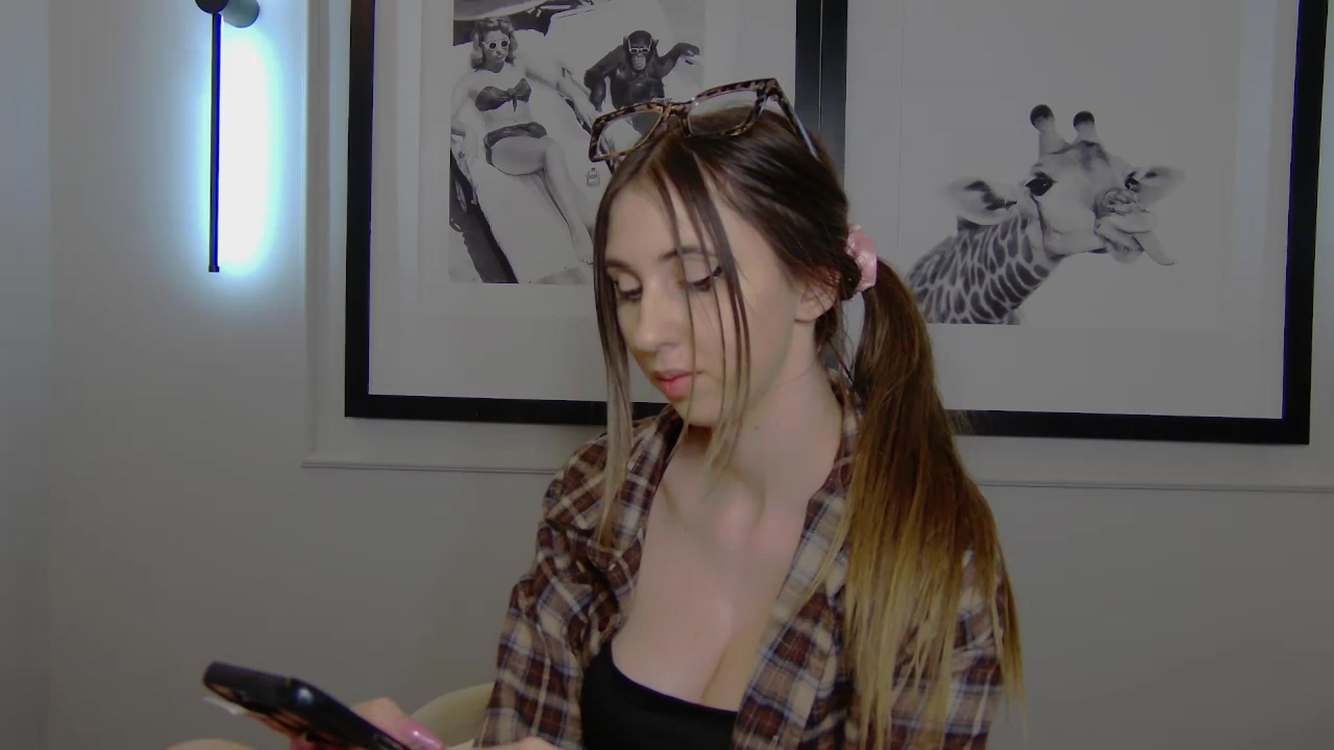 Gallery image thumbnail from Artemiss's myfreecams stream on, 04/10/2025, 22:15 image 3 of 20