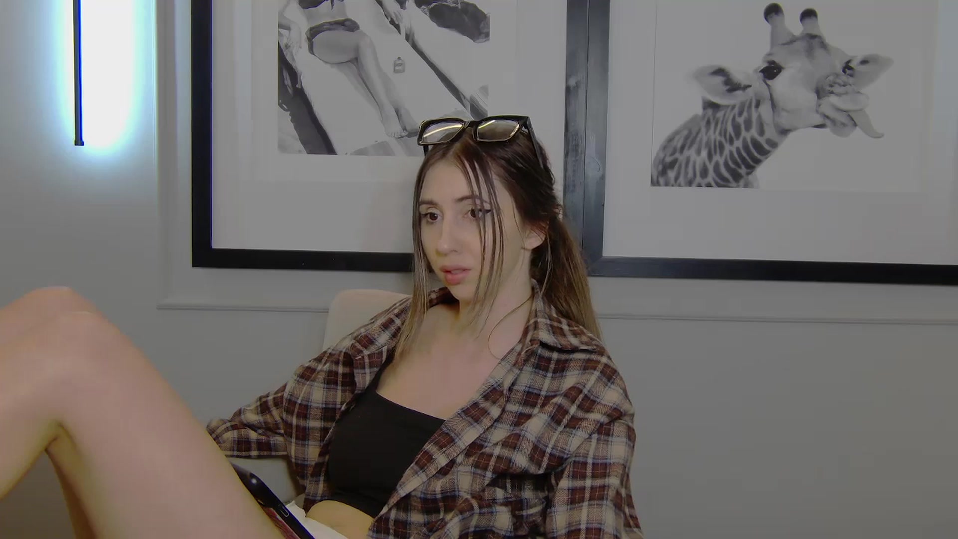 Gallery image thumbnail from Artemiss's myfreecams stream on, 04/10/2025, 23:13 image 11 of 20