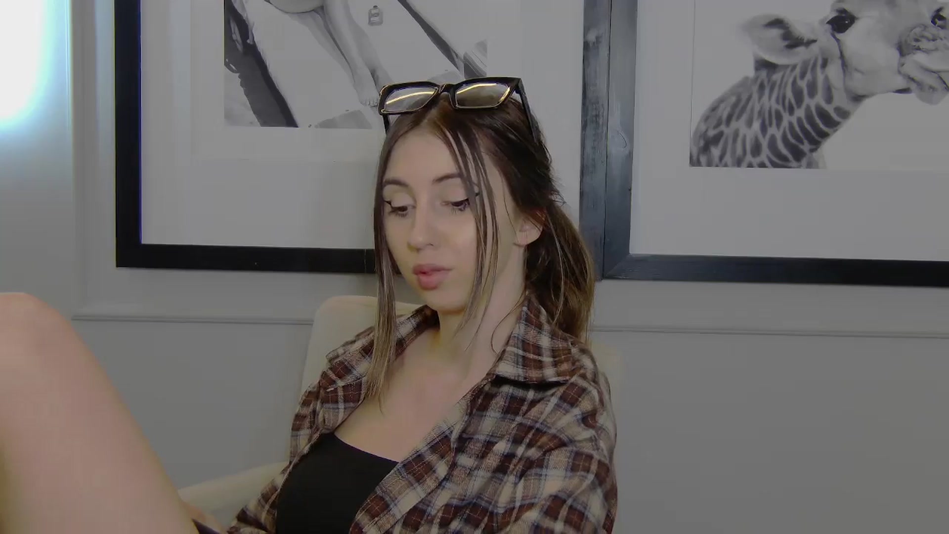 Gallery image thumbnail from Artemiss's myfreecams stream on, 04/10/2025, 23:13 image 6 of 20