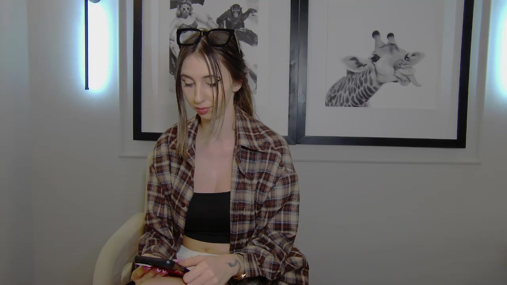 Gallery image thumbnail from Artemiss's myfreecams stream on, 04/10/2025, 23:13 image 4 of 20