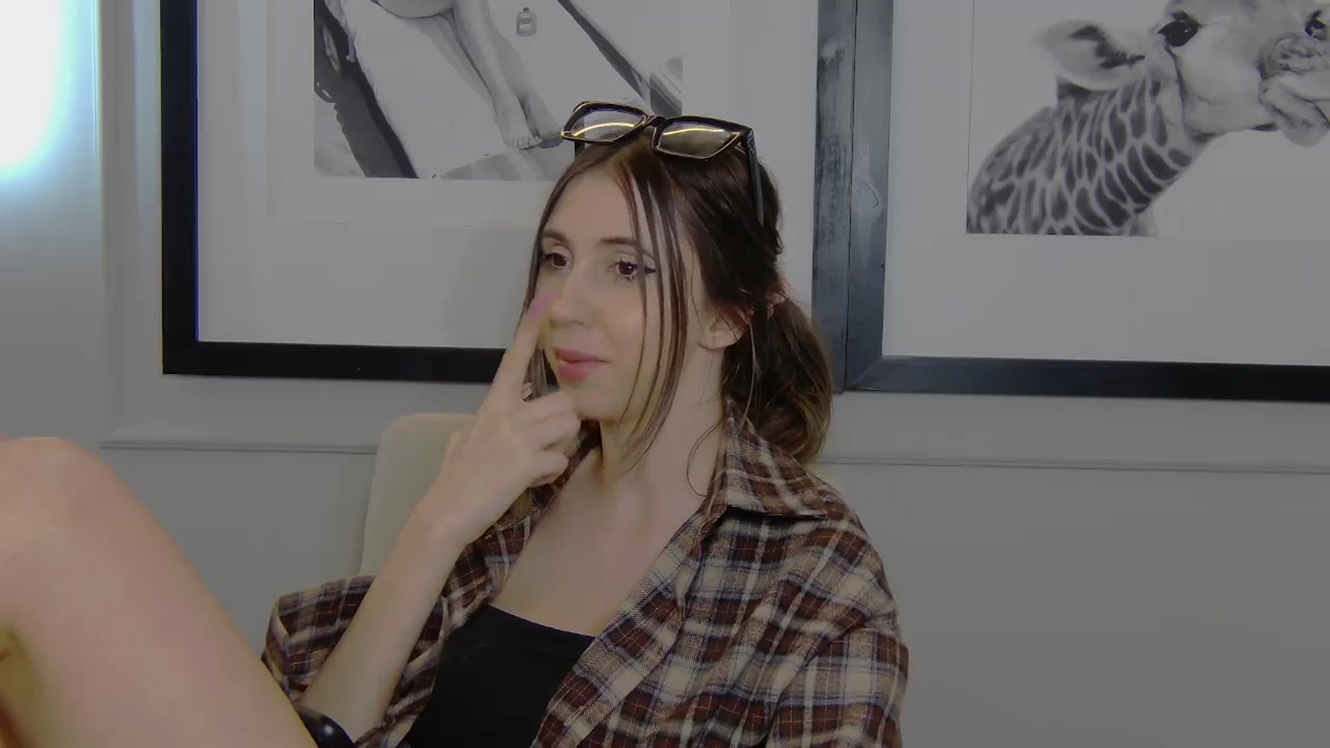 Gallery image thumbnail from Artemiss's myfreecams stream on, 04/10/2025, 23:13 image 8 of 20