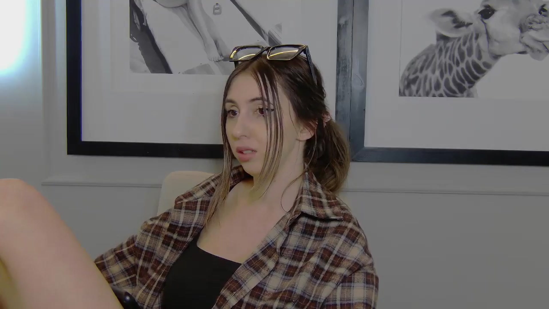 Gallery image thumbnail from Artemiss's myfreecams stream on, 04/10/2025, 23:13 image 9 of 20