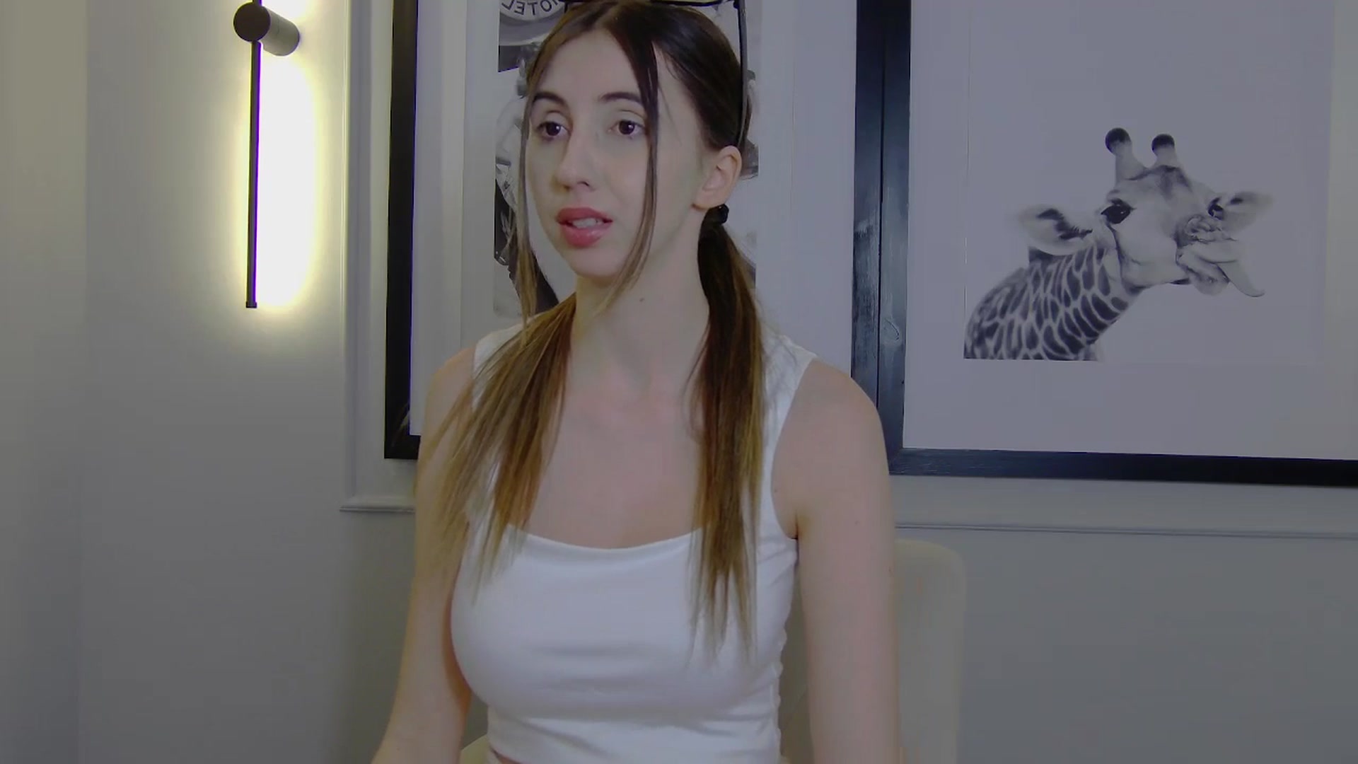 Gallery image thumbnail from Artemiss's myfreecams stream on, 04/11/2025, 18:15 image 15 of 20