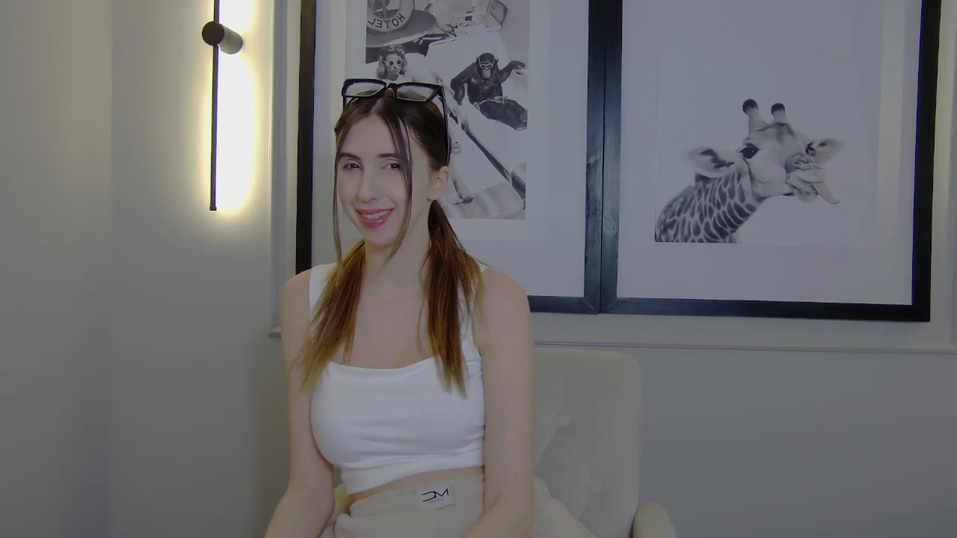 Gallery image thumbnail from Artemiss's myfreecams stream on, 04/11/2025, 18:15 image 2 of 20