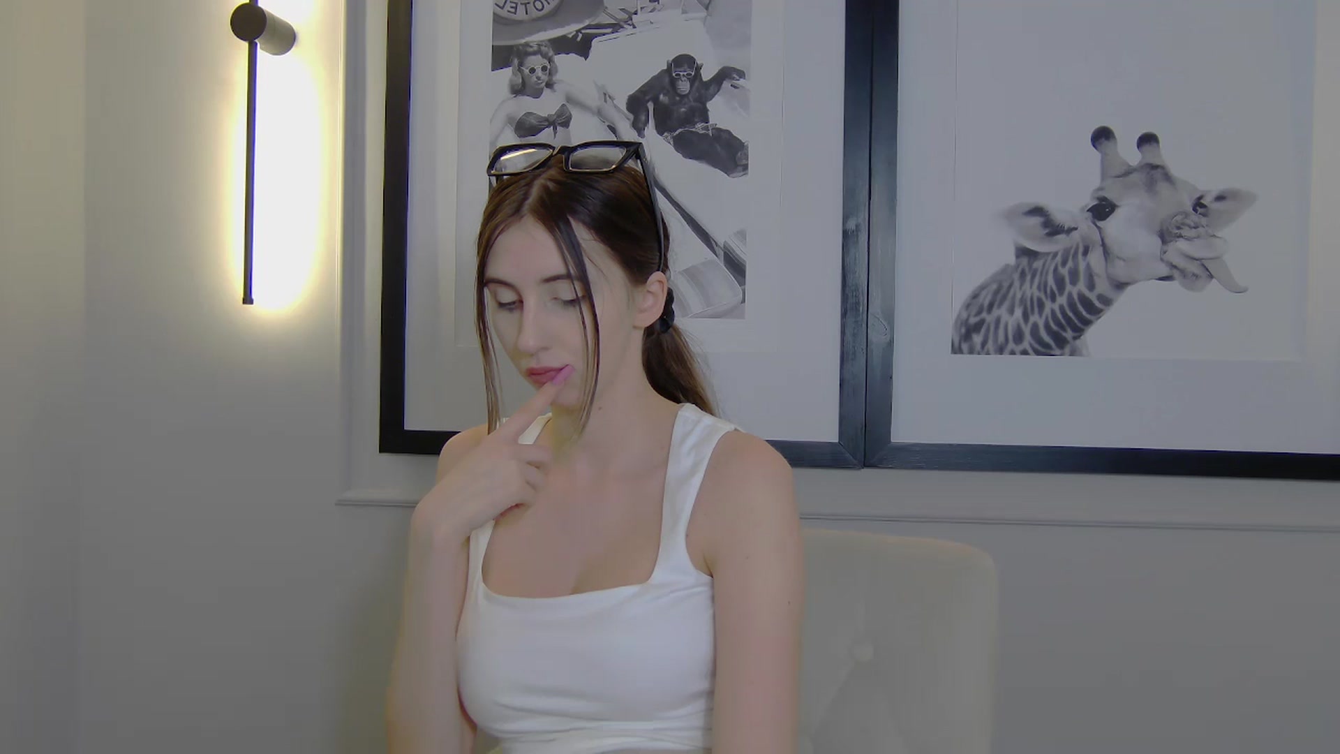 Gallery image thumbnail from Artemiss's myfreecams stream on, 04/11/2025, 19:43 image 3 of 20