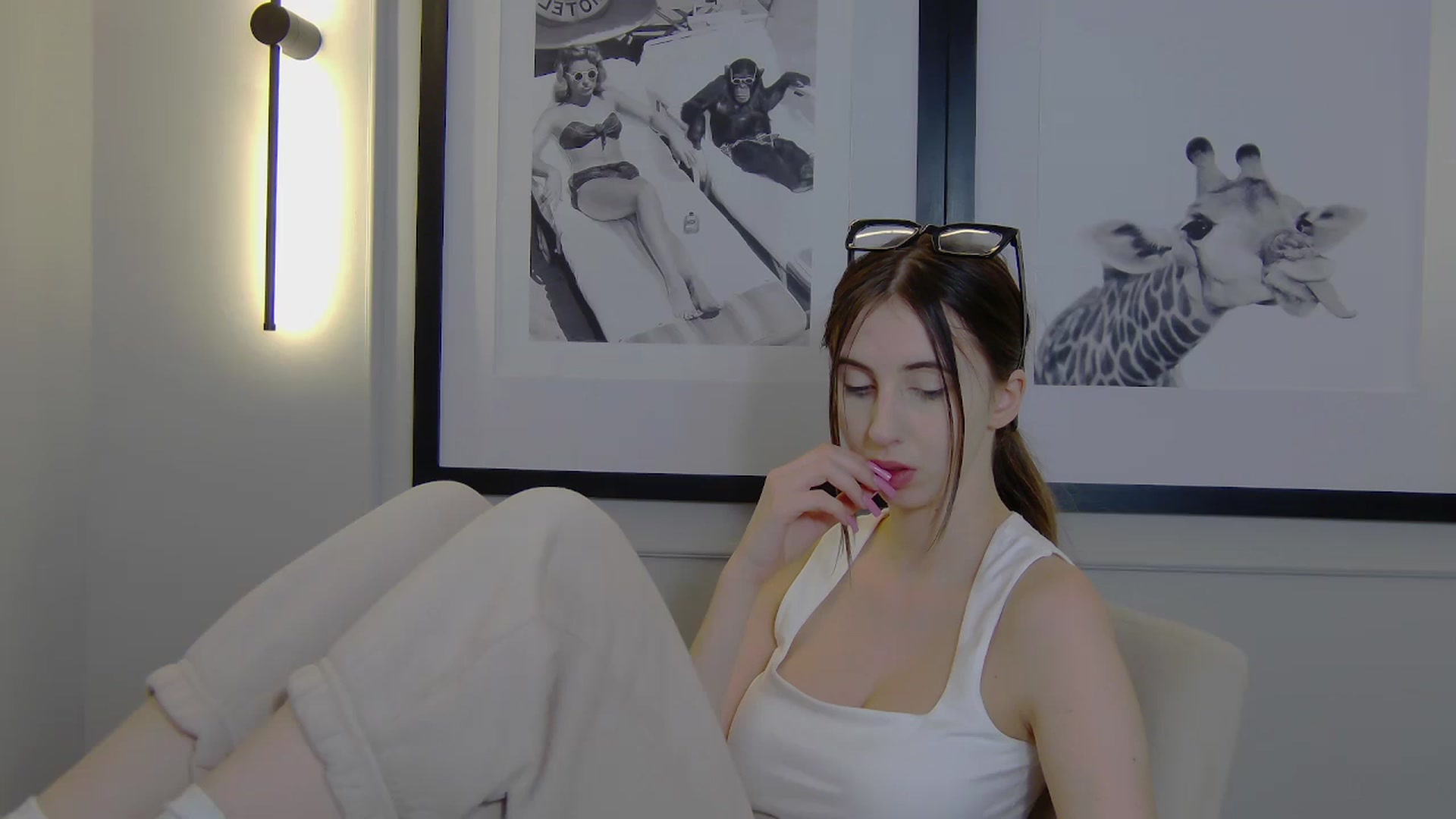 Gallery image thumbnail from Artemiss's myfreecams stream on, 04/11/2025, 19:43 image 8 of 20