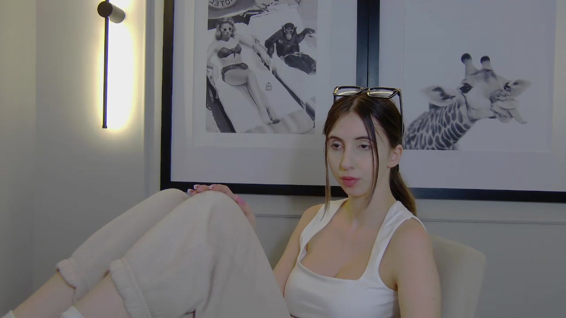Gallery image thumbnail from Artemiss's myfreecams stream on, 04/11/2025, 19:43 image 10 of 20