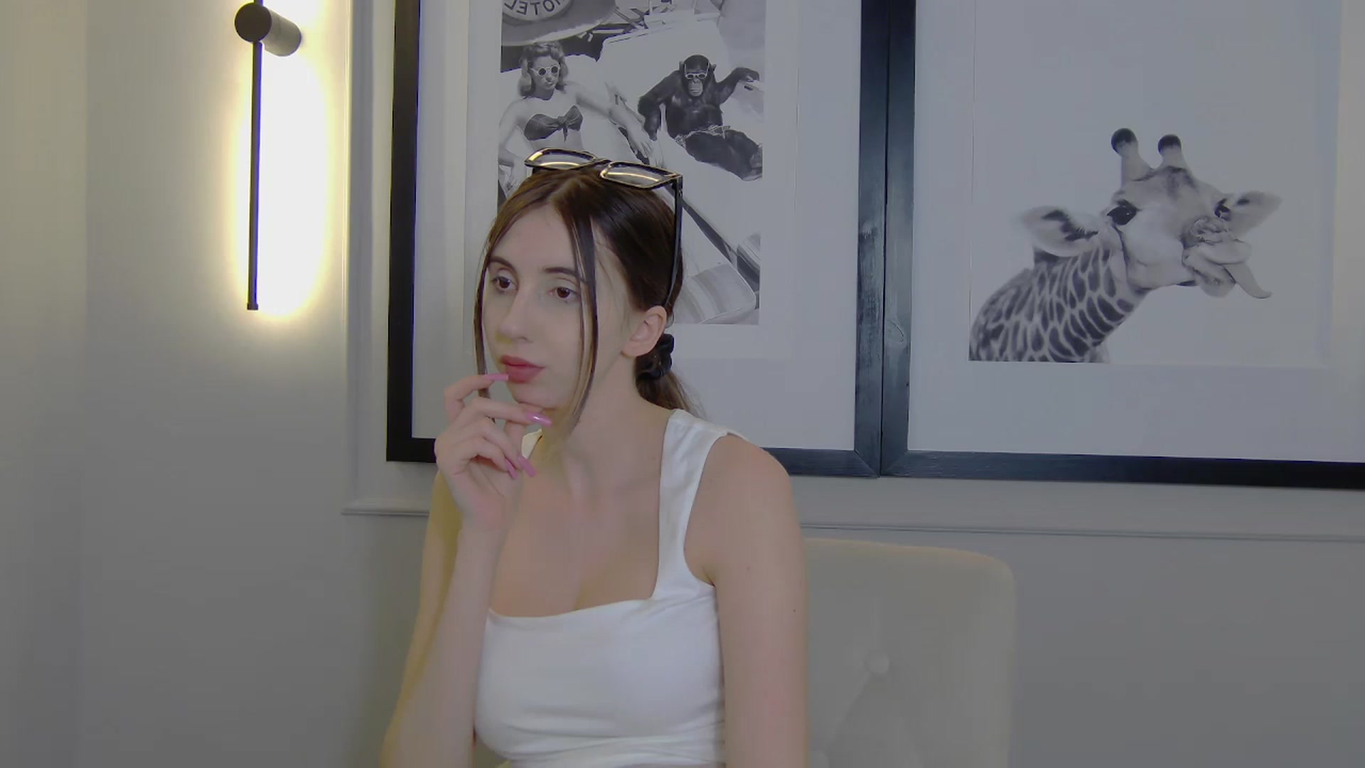 Gallery image thumbnail from Artemiss's myfreecams stream on, 04/11/2025, 19:43 image 4 of 20