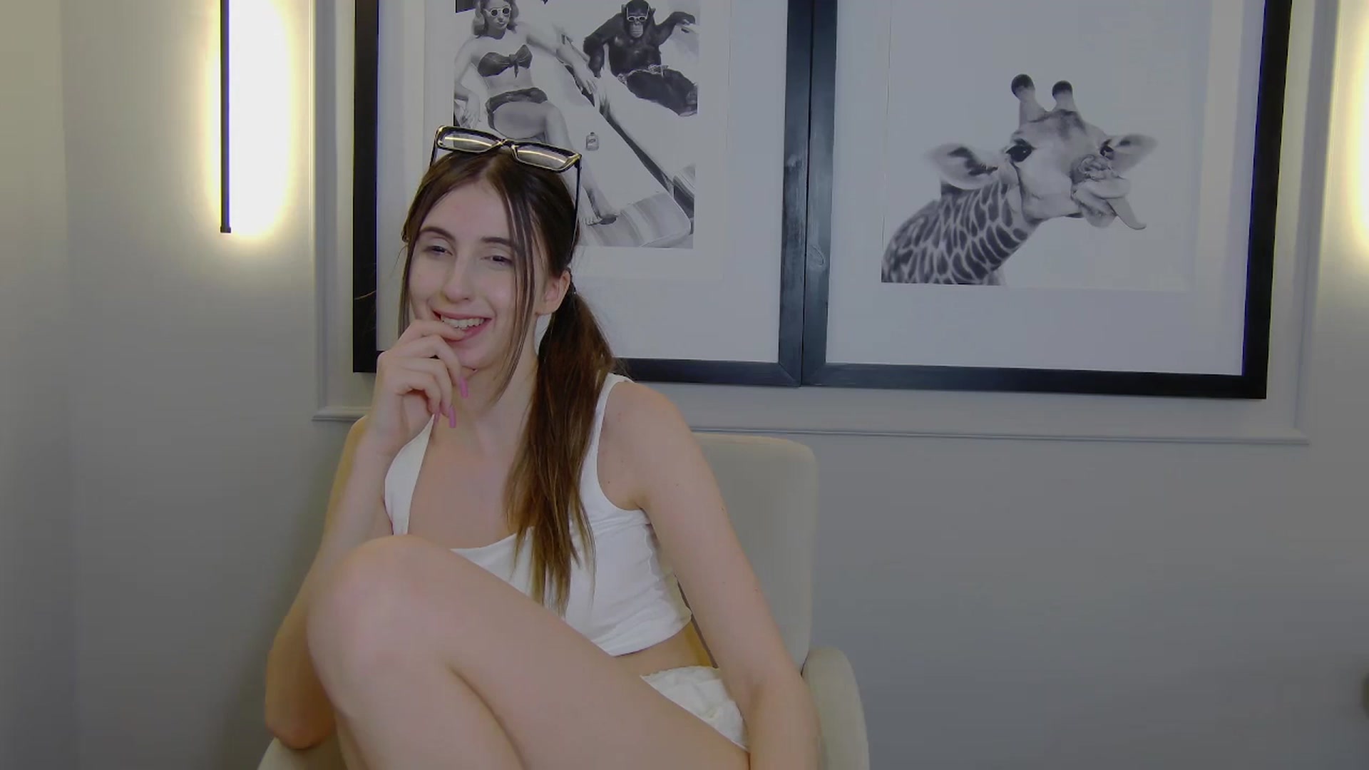 Gallery image thumbnail from Artemiss's myfreecams stream on, 04/11/2025, 23:31 image 16 of 20