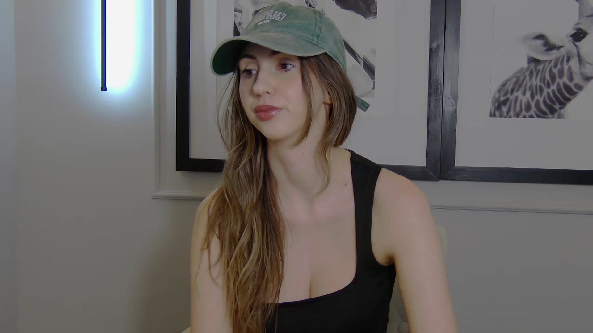 Gallery image thumbnail from Artemiss's myfreecams stream on, 04/13/2025, 17:40 image 1 of 20