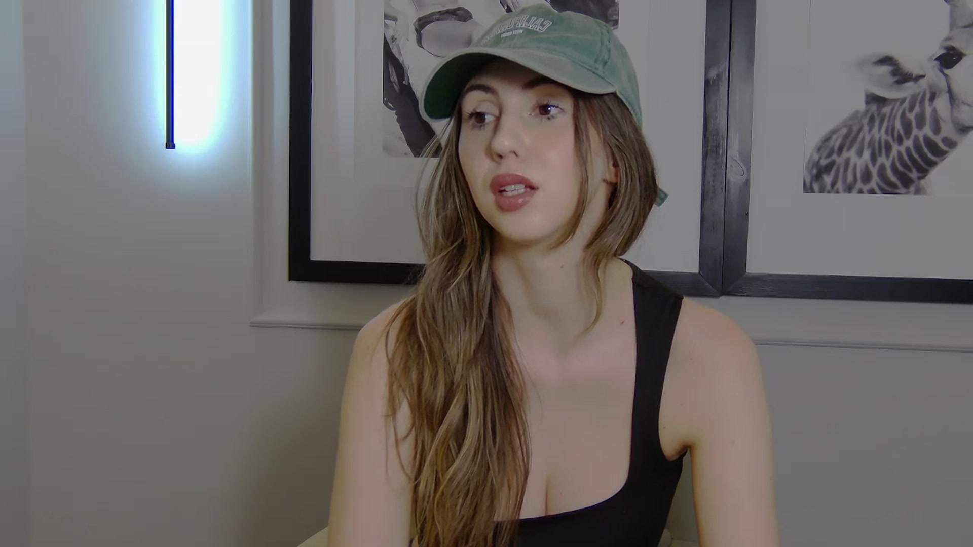 Gallery image thumbnail from Artemiss's myfreecams stream on, 04/13/2025, 17:40 image 2 of 20