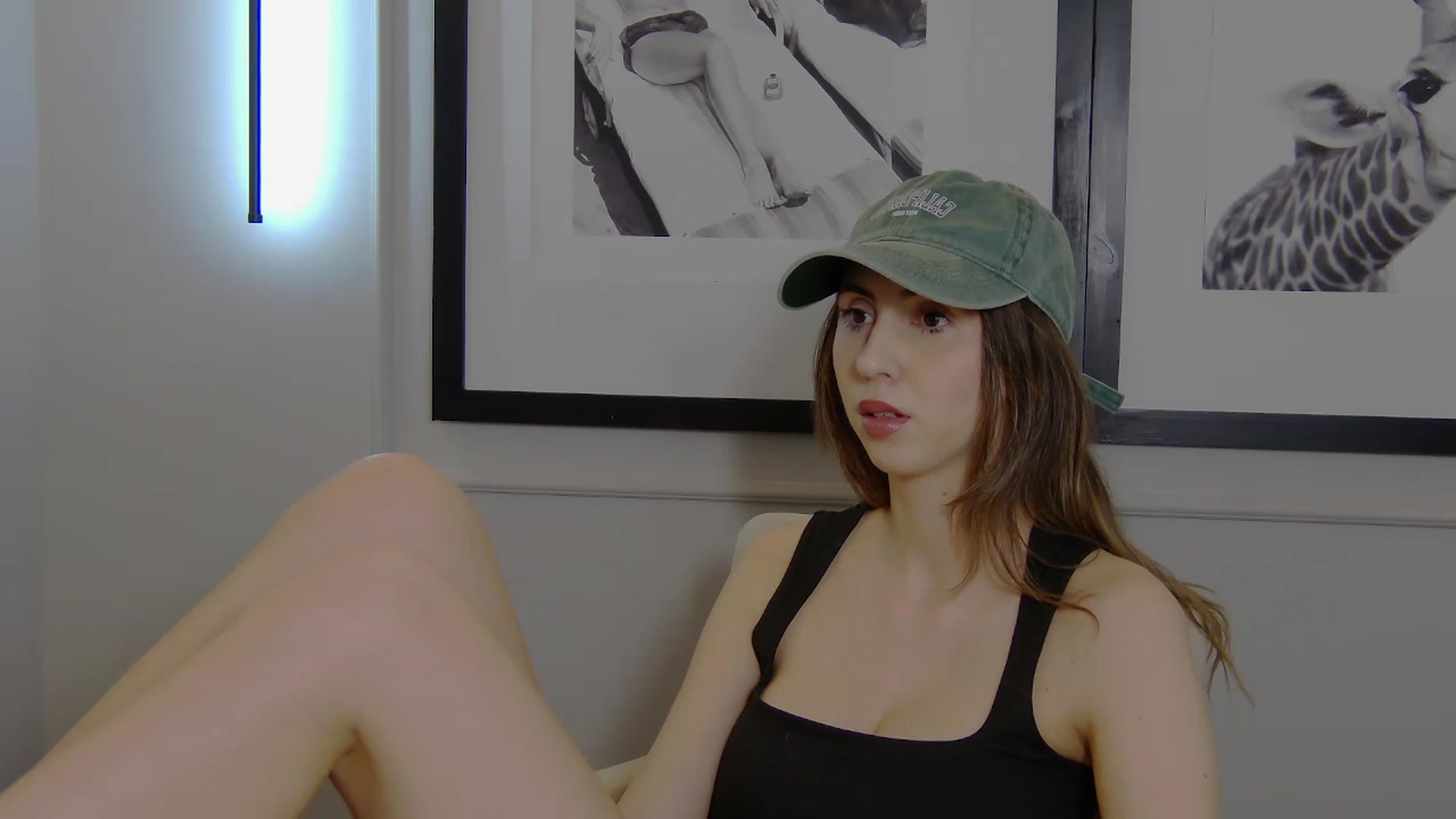 Gallery image thumbnail from Artemiss's myfreecams stream on, 04/13/2025, 17:40 image 18 of 20